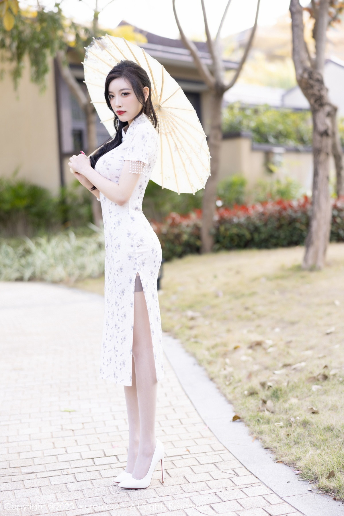 Xgyw.Net_XiuRen第6186期_女神杨晨晨Yome白色带图案旗袍露性感灰色内衣完美诱惑写真86P