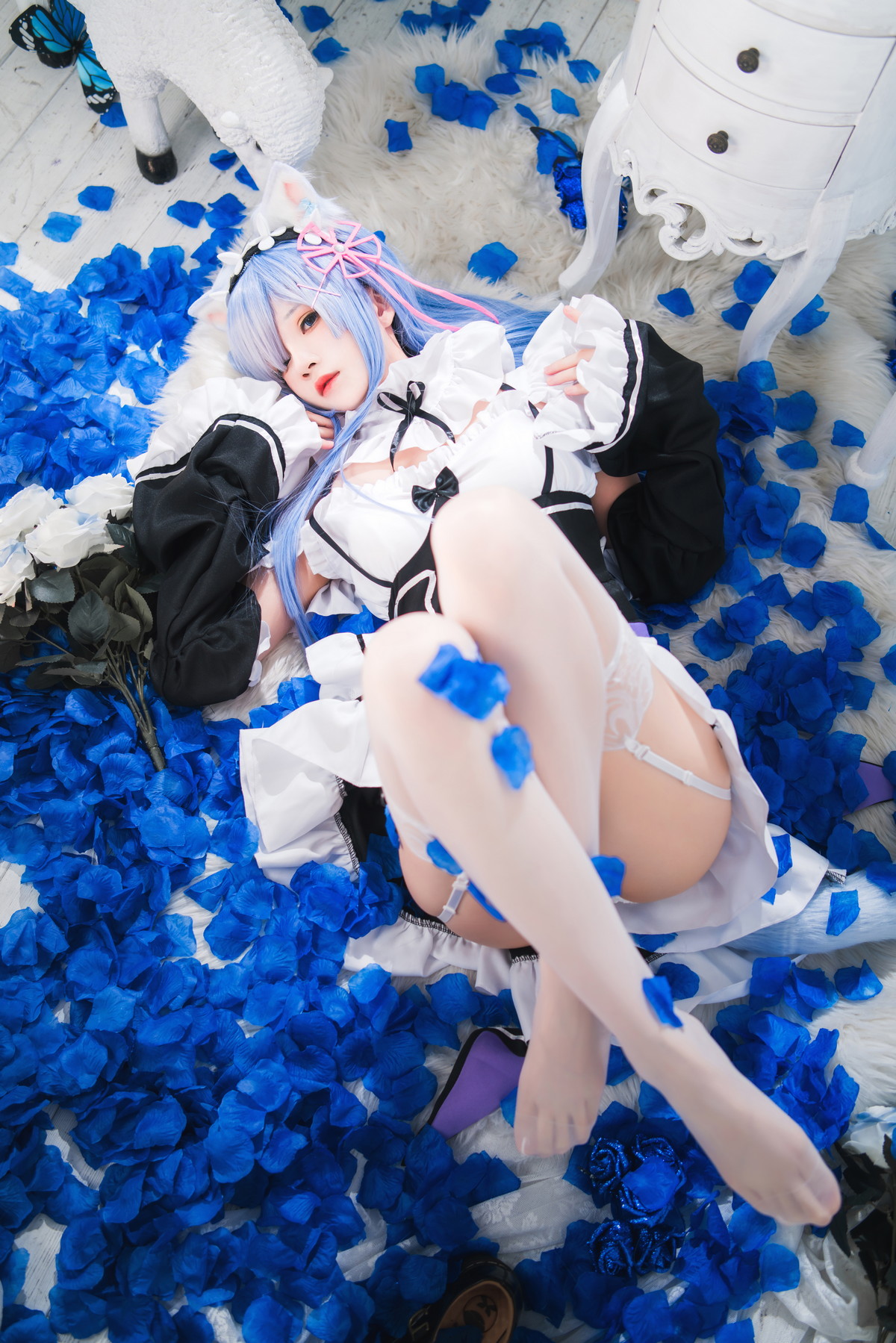 Xgyw.Net_网络美女桜桃喵长发蕾姆主题私房性感服饰配白色蕾丝吊袜秀翘臀美腿诱惑写真89P