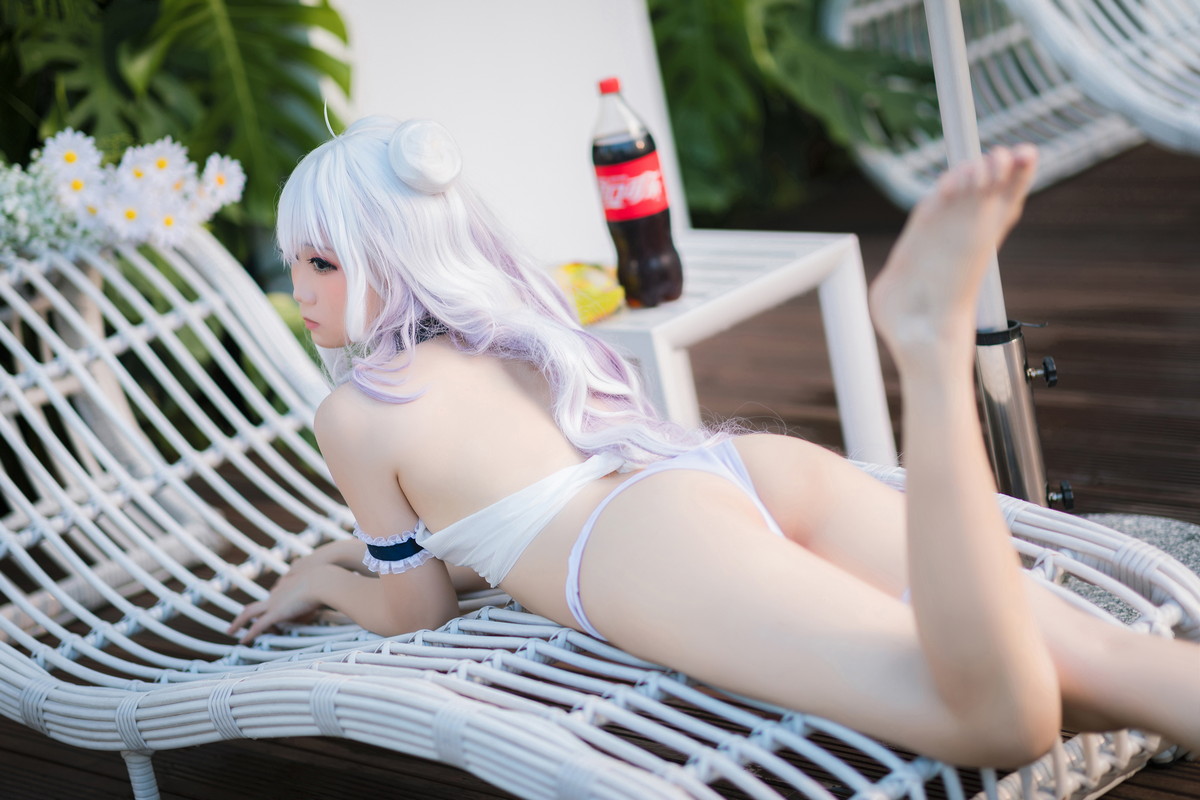 Xgyw.Net_网络美女焖焖碳恶毒泳衣主题泳池边沙滩上性感白色泳衣秀完美身材迷人写真37P