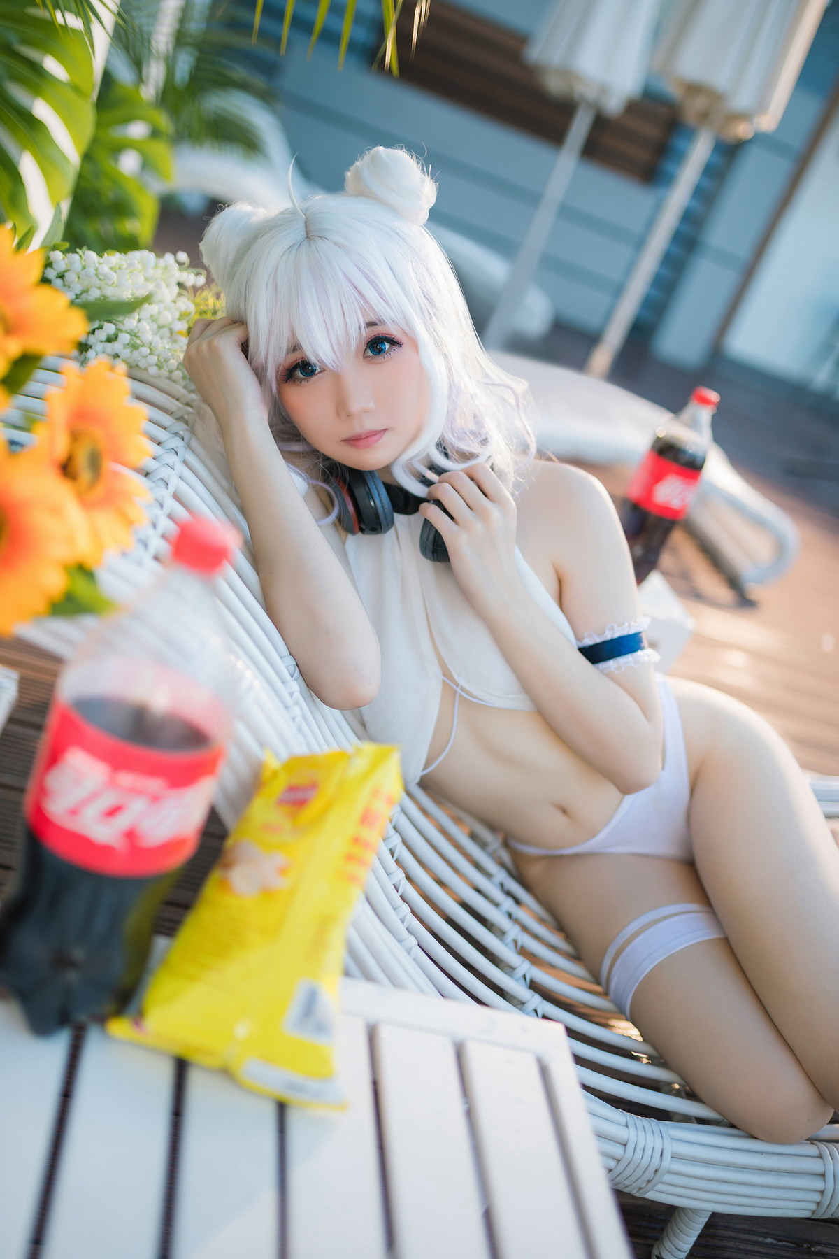 Xgyw.Net_网络美女焖焖碳恶毒泳衣主题泳池边沙滩上性感白色泳衣秀完美身材迷人写真37P
