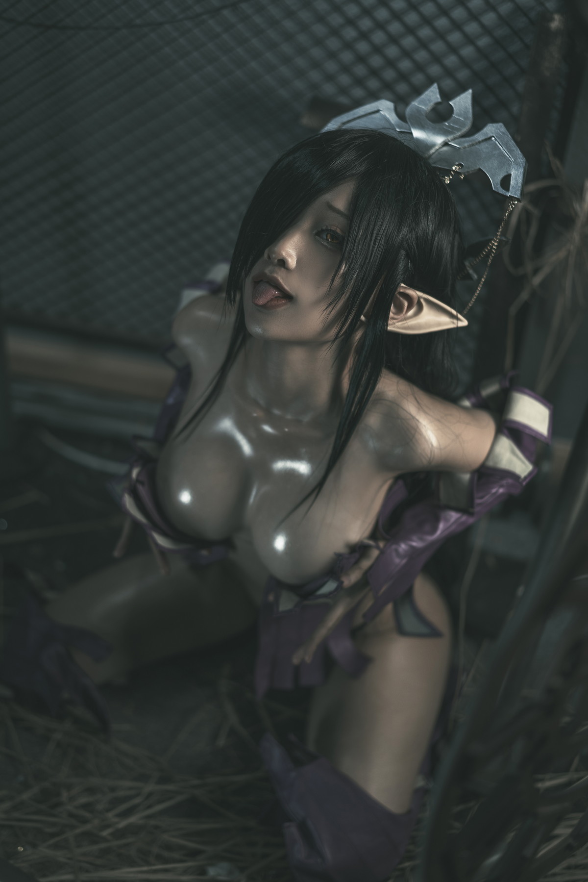 Xgyw.Net_动漫博主蠢沫沫黑兽女王主题私房性感情趣服饰露黑色内衣秀油亮肌肤诱惑写真35P