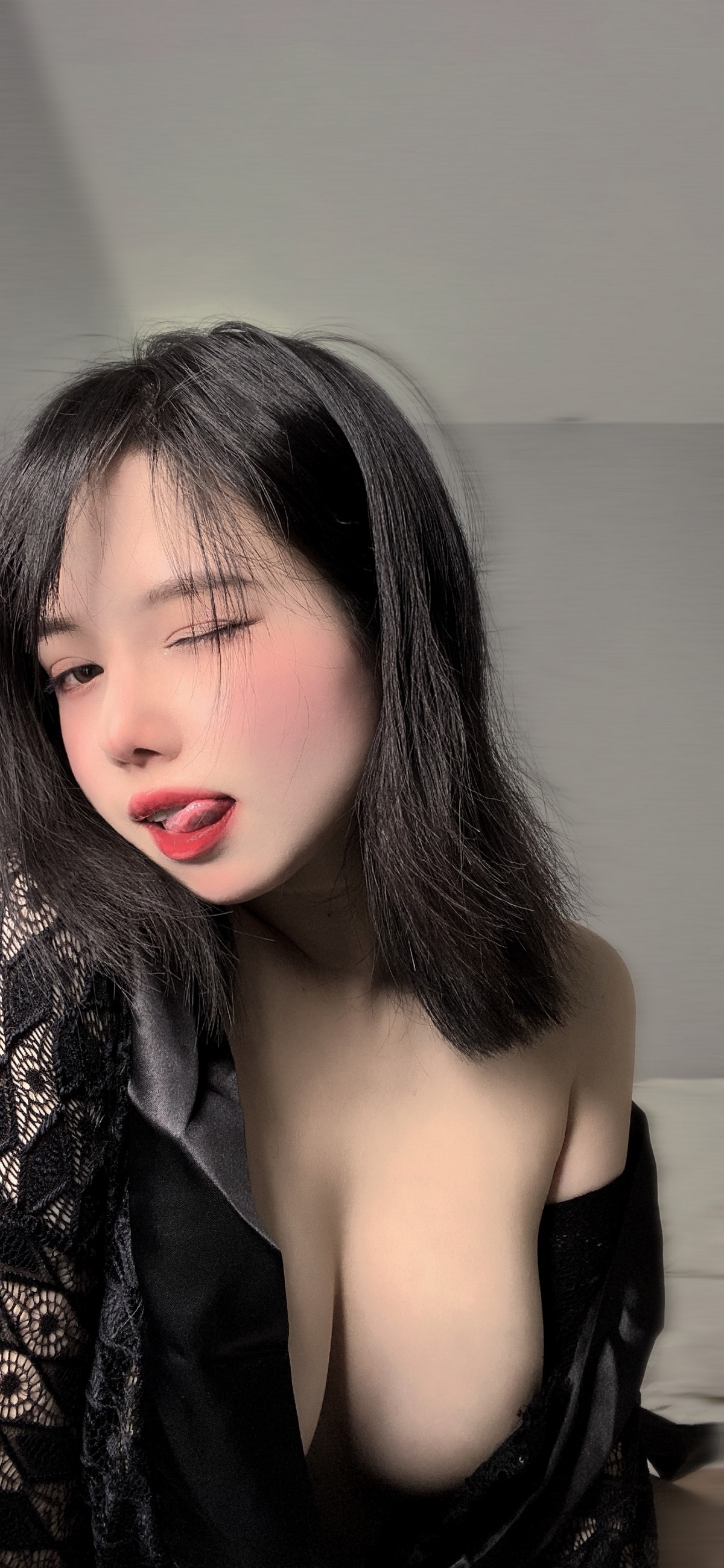 Xgyw.Net_网络美女七月喵子回家的诱惑主题私房性感黑色缕空服饰半脱露豪乳遮点诱惑写真46P