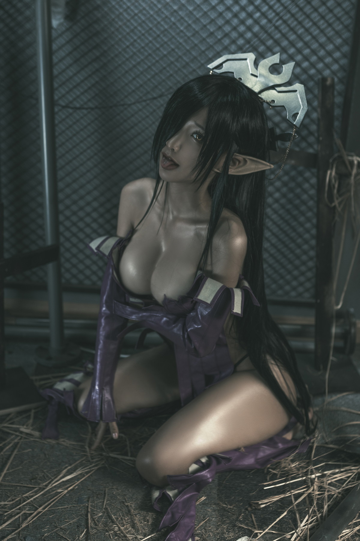 Xgyw.Net_动漫博主蠢沫沫黑兽女王主题私房性感情趣服饰露黑色内衣秀油亮肌肤诱惑写真35P