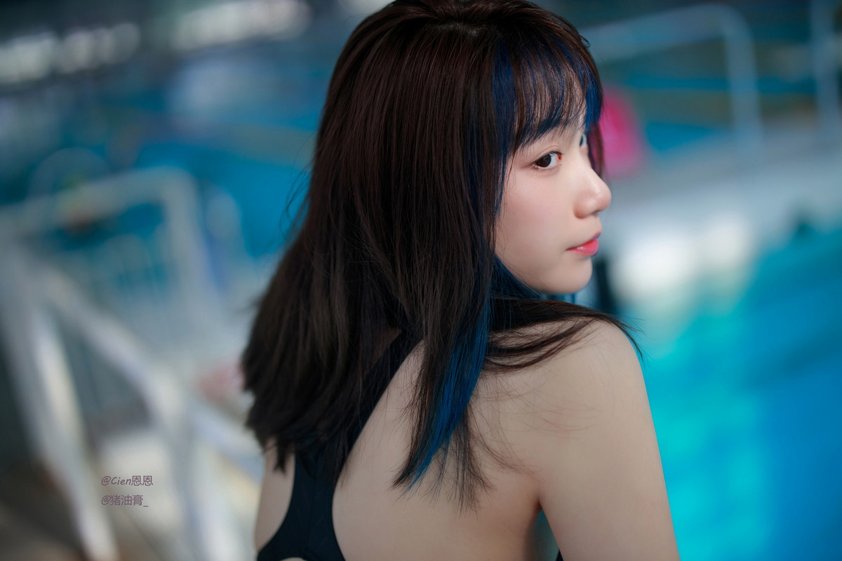 Xgyw.Net_Corer美女Cien恩恩竞泳主题泳池边性感黑色连体泳衣秀曼妙身姿迷人诱惑写真62P