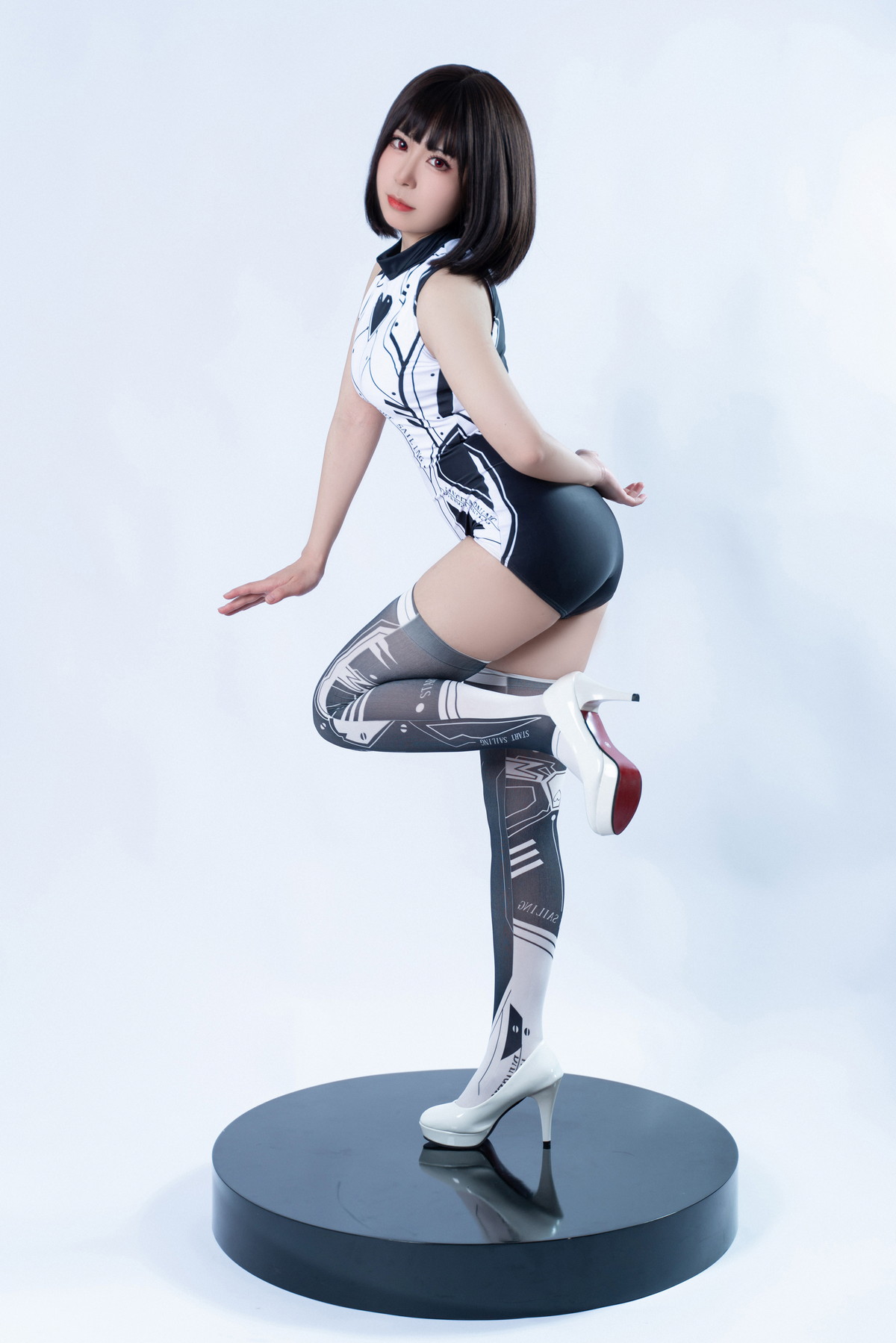 Xgyw.Net_微博美少女虎森森战损死库水主题私房性感破烂死库水露豪乳遮点惹火诱惑写真30P