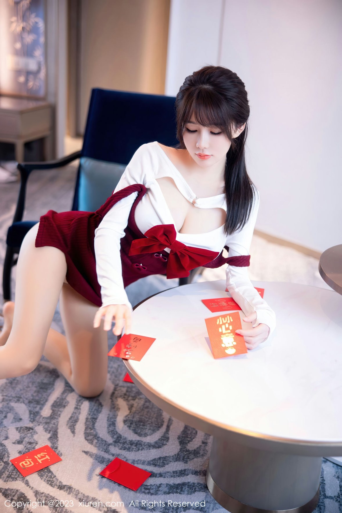 Xgyw.Net_XiuRen第6168期_模特婠婠么新春主题私房床上脱低胸服饰秀绝美身材迷人诱惑写真84P