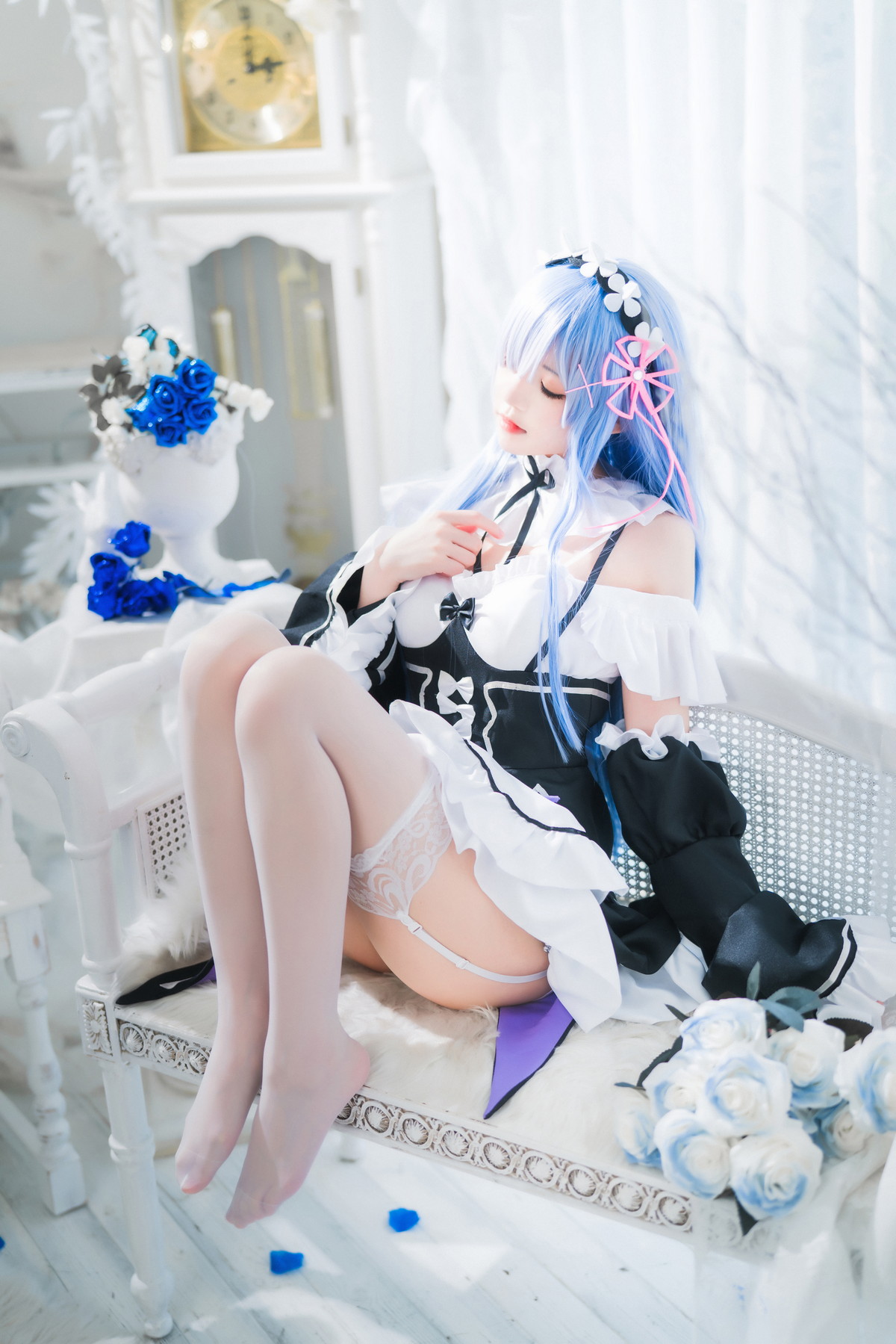 Xgyw.Net_网络美女桜桃喵长发蕾姆主题私房性感服饰配白色蕾丝吊袜秀翘臀美腿诱惑写真89P