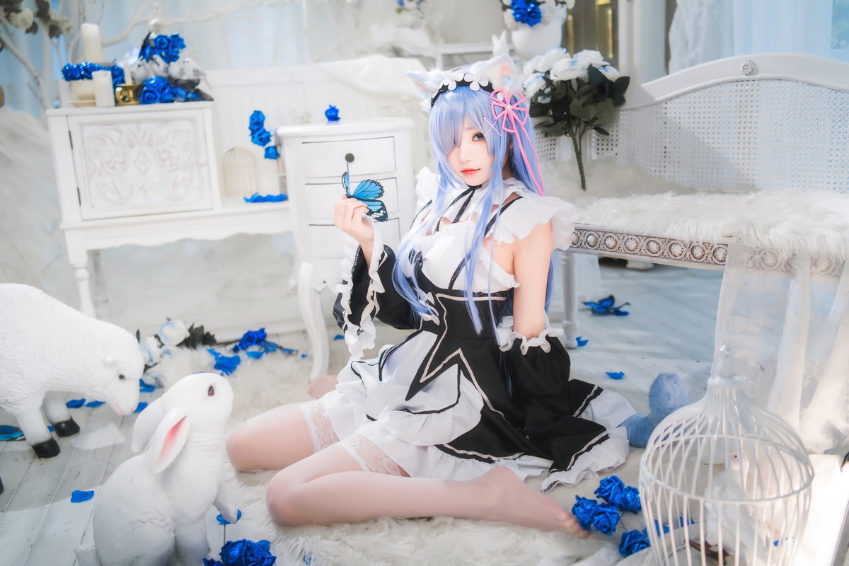 Xgyw.Net_网络美女桜桃喵长发蕾姆主题私房性感服饰配白色蕾丝吊袜秀翘臀美腿诱惑写真89P