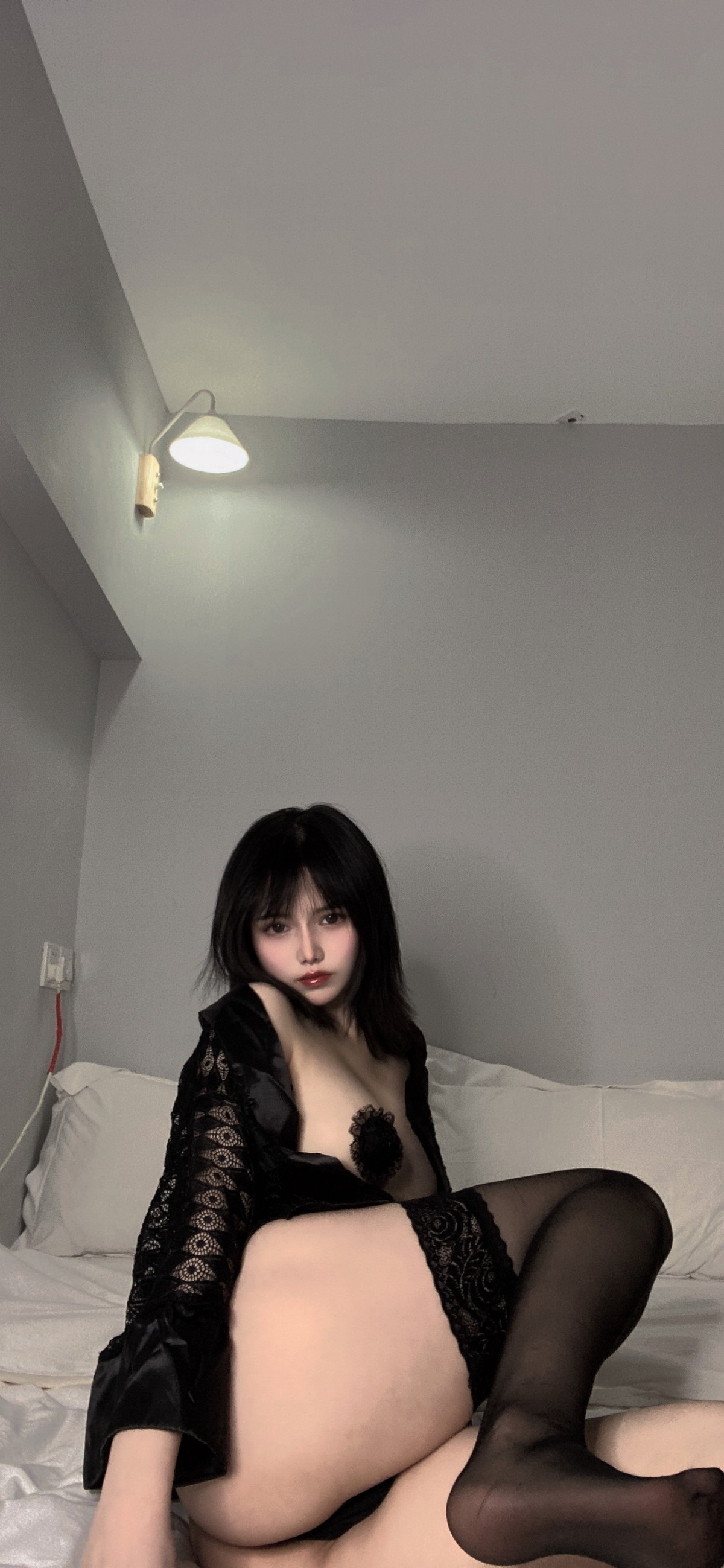 Xgyw.Net_网络美女七月喵子回家的诱惑主题私房性感黑色缕空服饰半脱露豪乳遮点诱惑写真46P