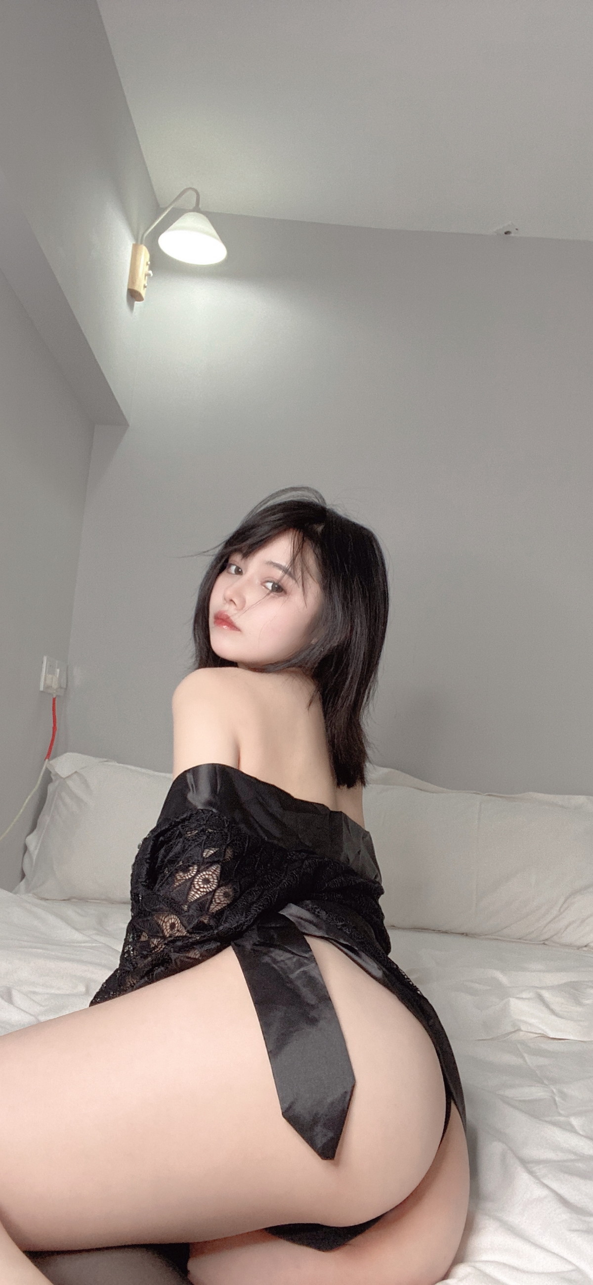 Xgyw.Net_网络美女七月喵子回家的诱惑主题私房性感黑色缕空服饰半脱露豪乳遮点诱惑写真46P