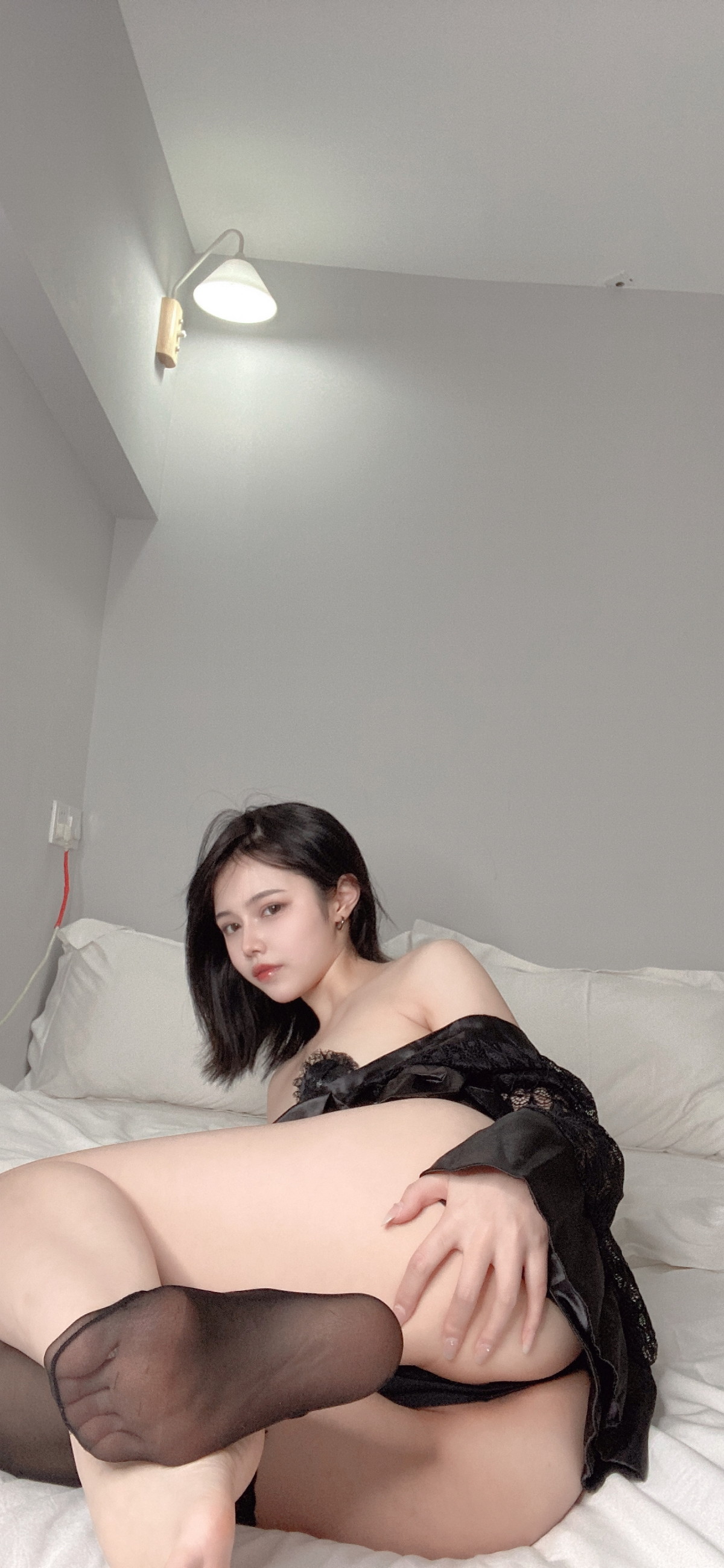 Xgyw.Net_网络美女七月喵子回家的诱惑主题私房性感黑色缕空服饰半脱露豪乳遮点诱惑写真46P