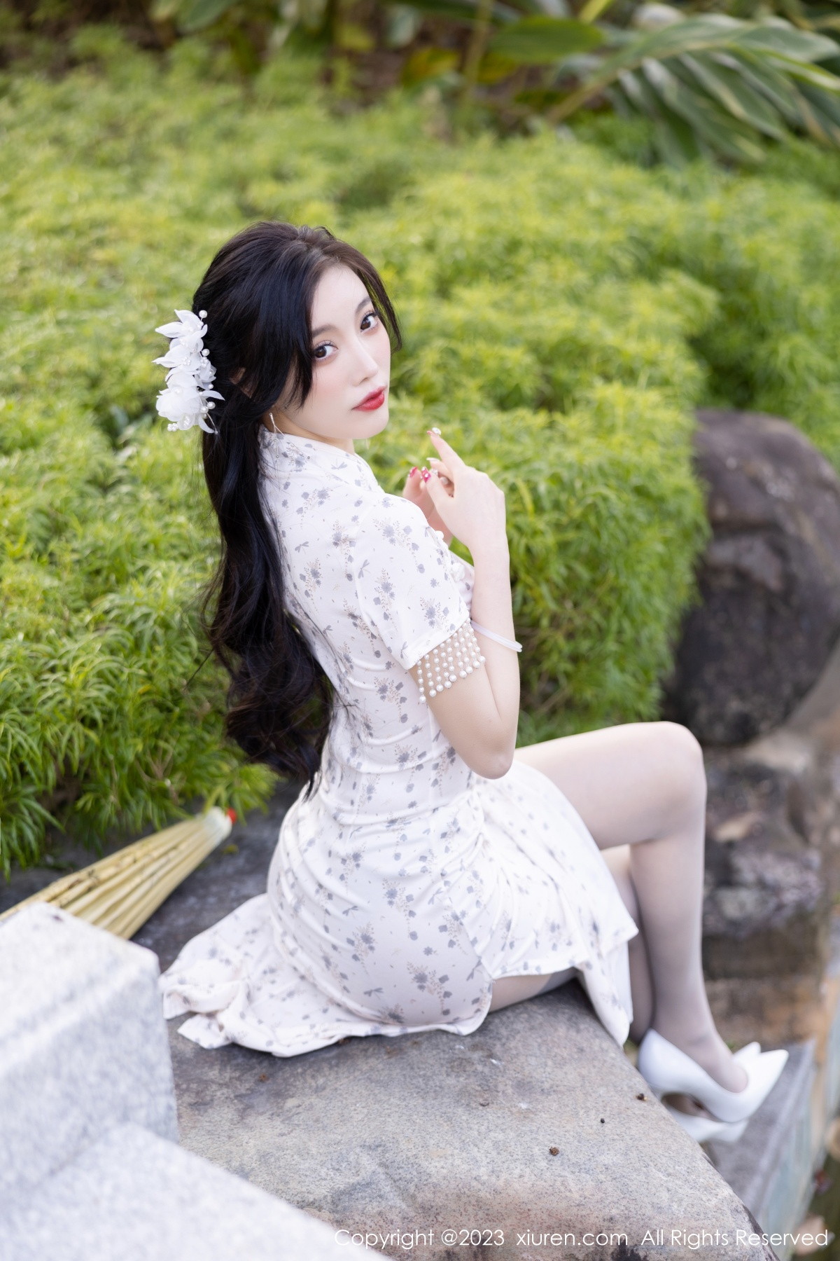 Xgyw.Net_XiuRen第6186期_女神杨晨晨Yome白色带图案旗袍露性感灰色内衣完美诱惑写真86P