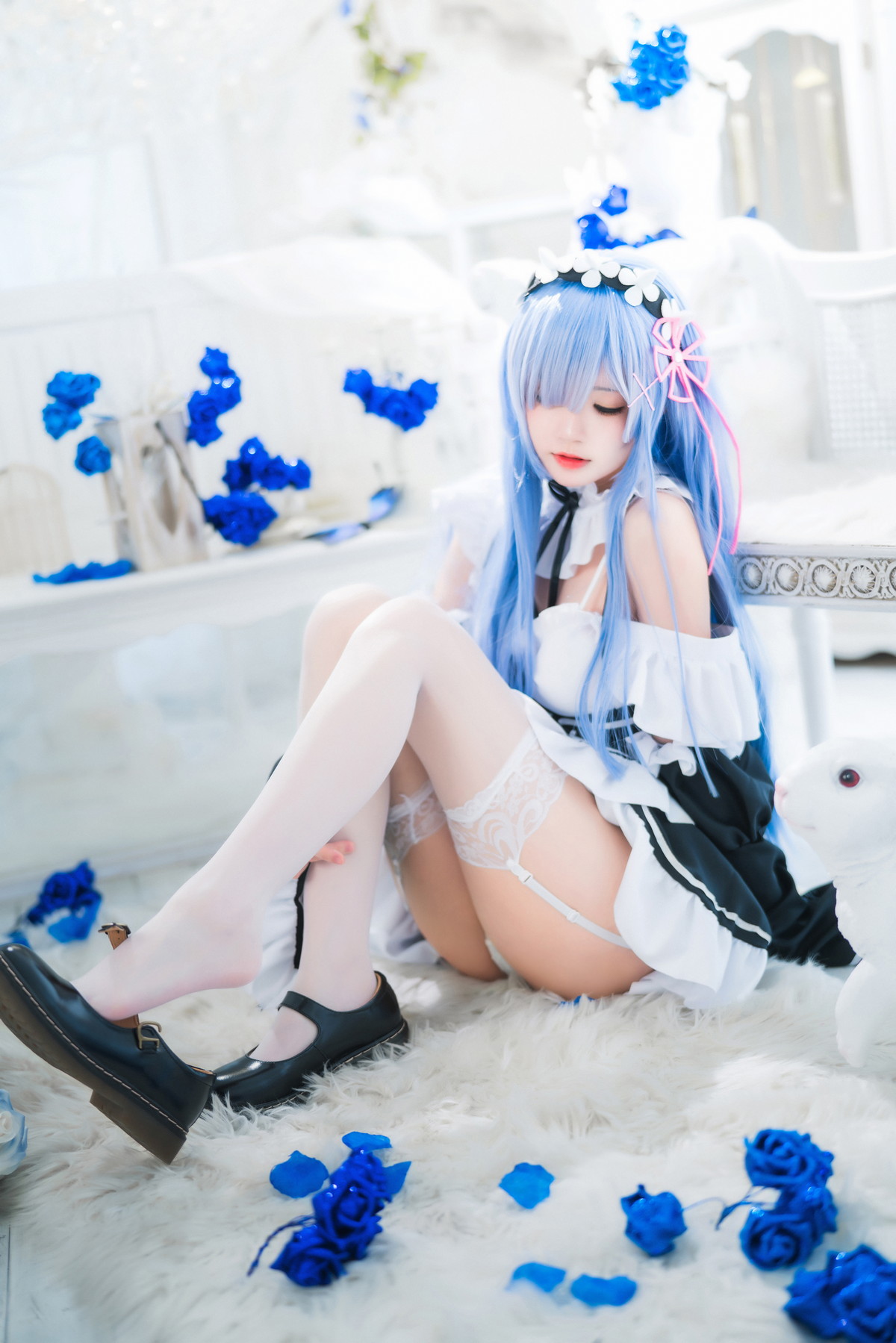 Xgyw.Net_网络美女桜桃喵长发蕾姆主题私房性感服饰配白色蕾丝吊袜秀翘臀美腿诱惑写真89P