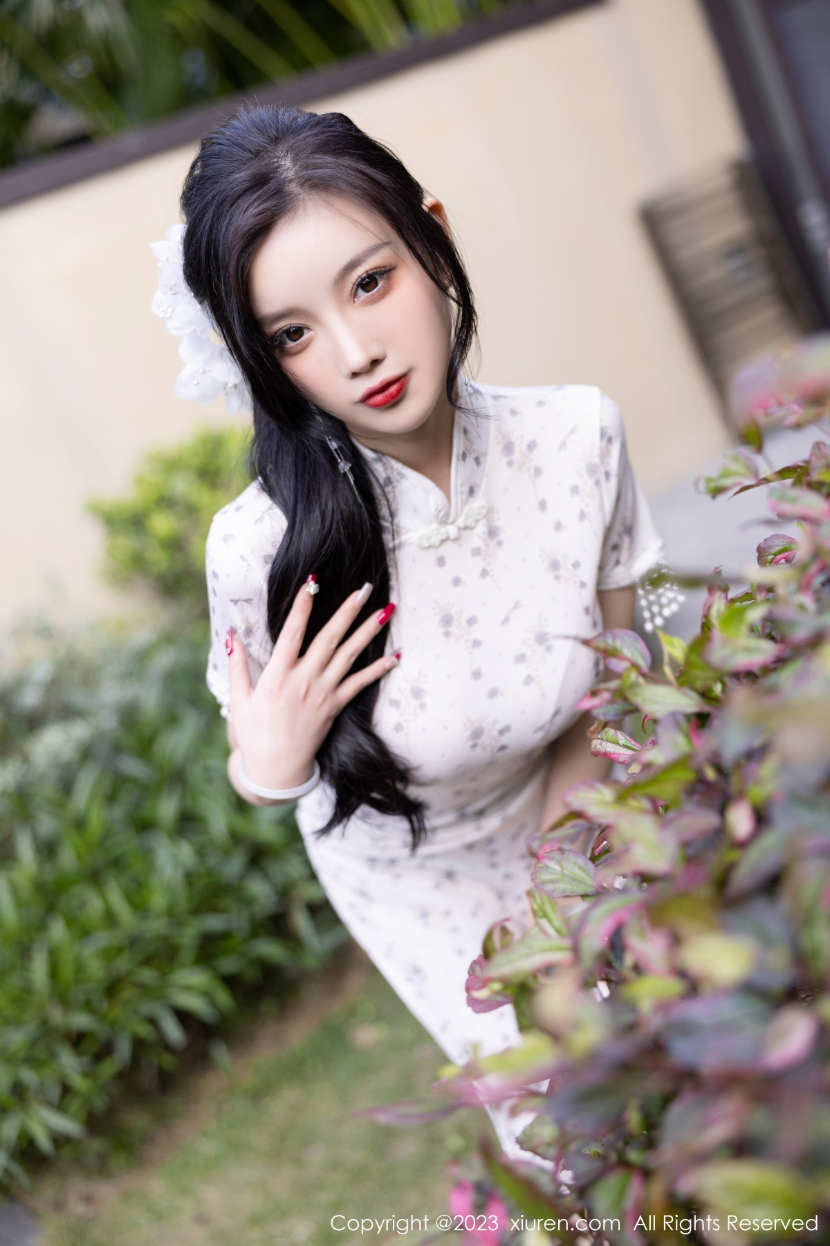 Xgyw.Net_XiuRen第6186期_女神杨晨晨Yome白色带图案旗袍露性感灰色内衣完美诱惑写真86P