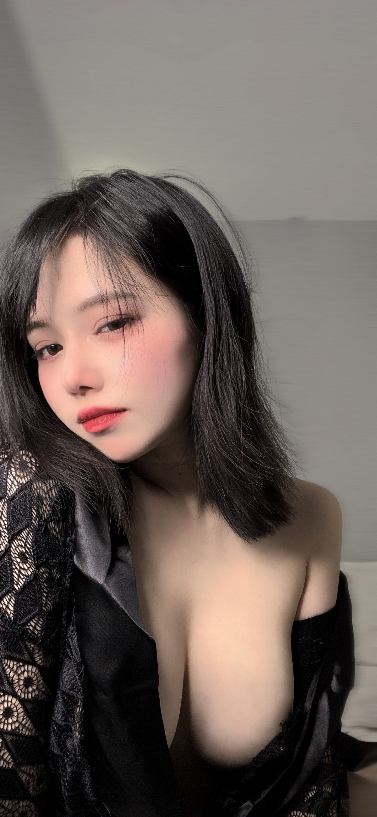 Xgyw.Net_网络美女七月喵子回家的诱惑主题私房性感黑色缕空服饰半脱露豪乳遮点诱惑写真46P