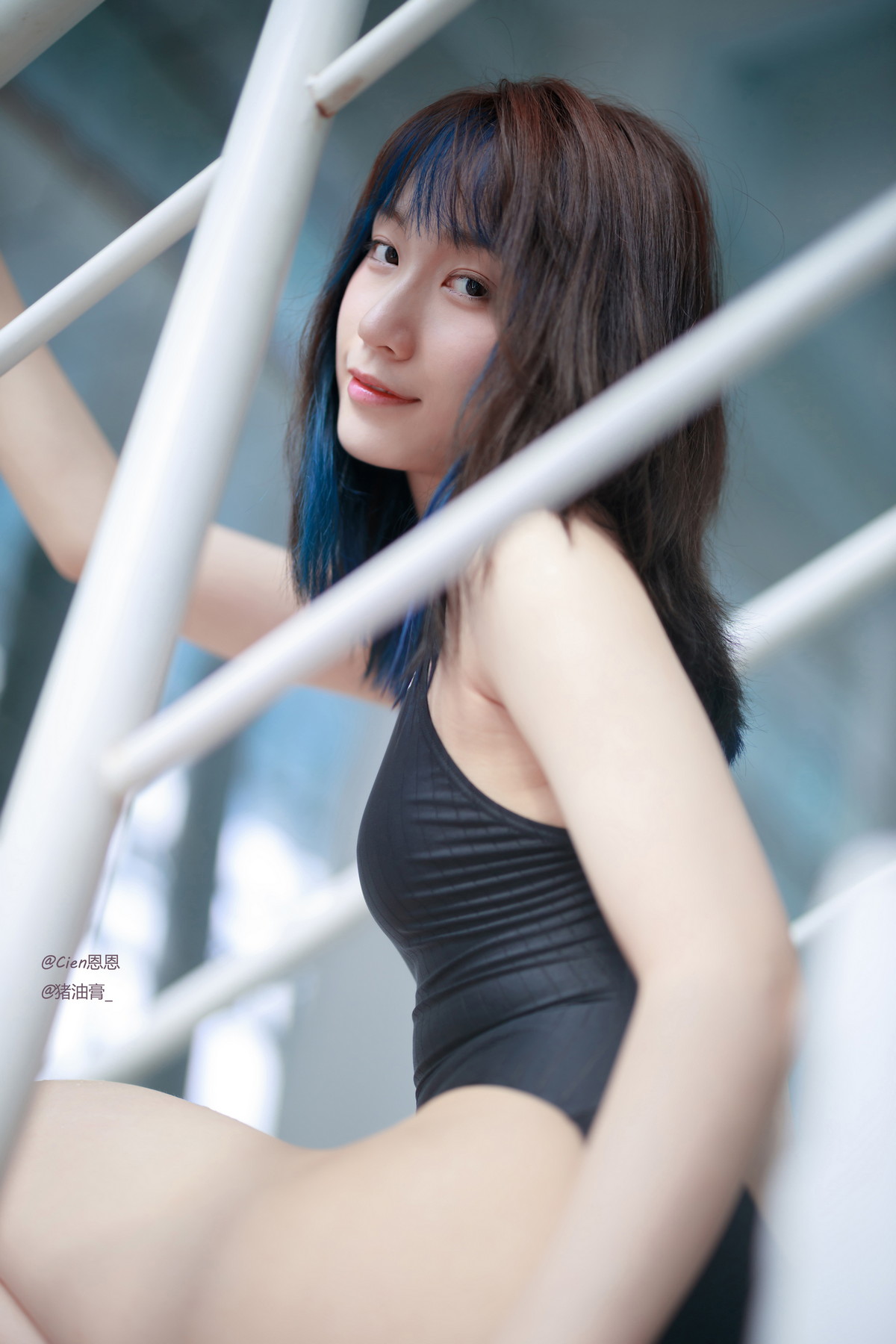 Xgyw.Net_Corer美女Cien恩恩竞泳主题泳池边性感黑色连体泳衣秀曼妙身姿迷人诱惑写真62P