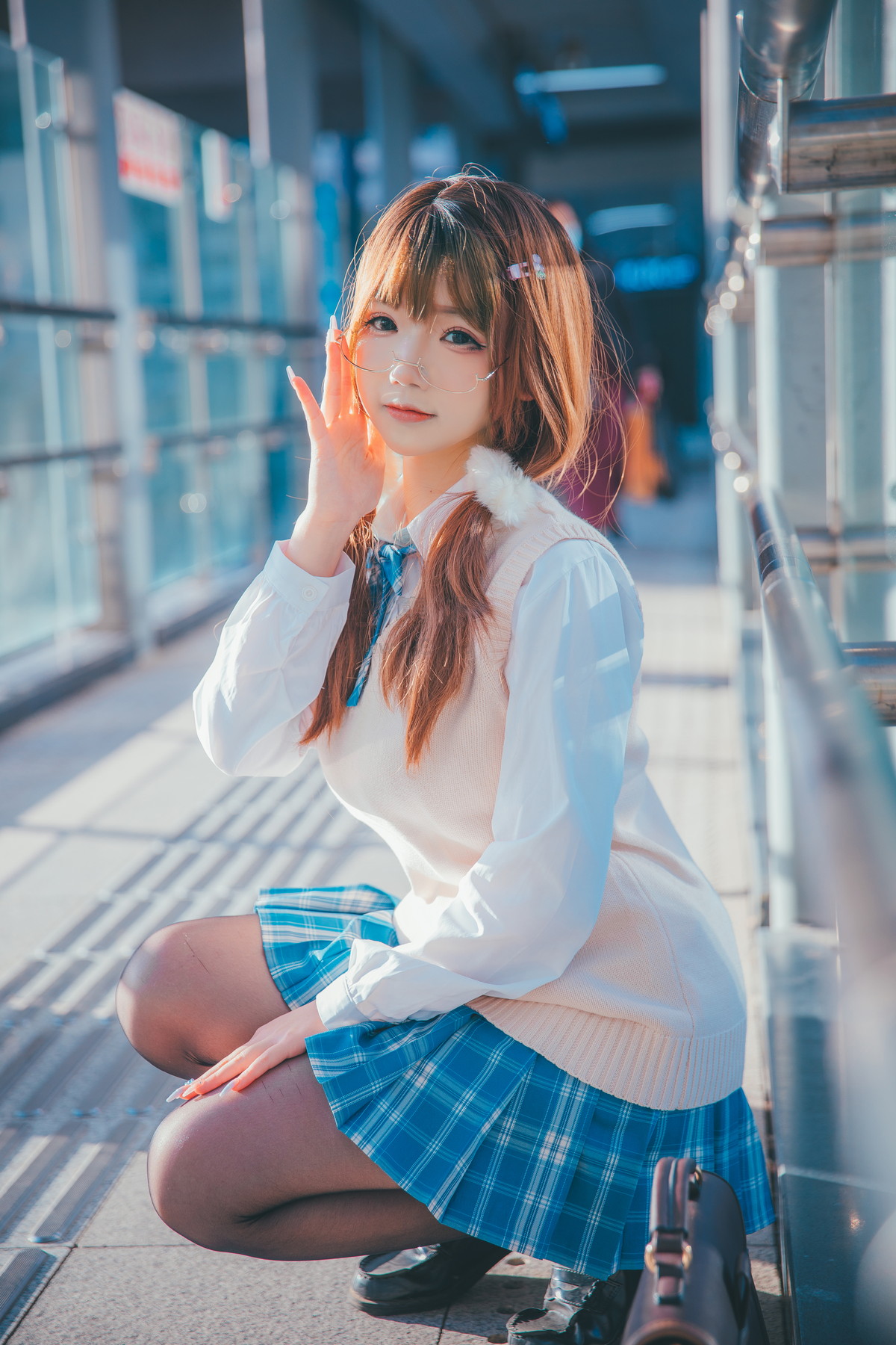 Xgyw.Net_Cos小姐姐雪琪JK夕阳主题学校里性感学生制服露超薄黑丝裤袜秀美腿迷人写真25P