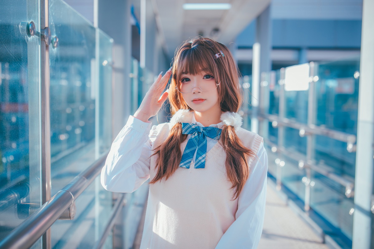 Xgyw.Net_Cos小姐姐雪琪JK夕阳主题学校里性感学生制服露超薄黑丝裤袜秀美腿迷人写真25P