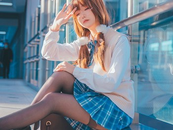 Cos大姐姐雪琪JK夕阳主题学校里性感学姐工作服露超薄黑色丝袜裤袜秀美腿迷人写真25P