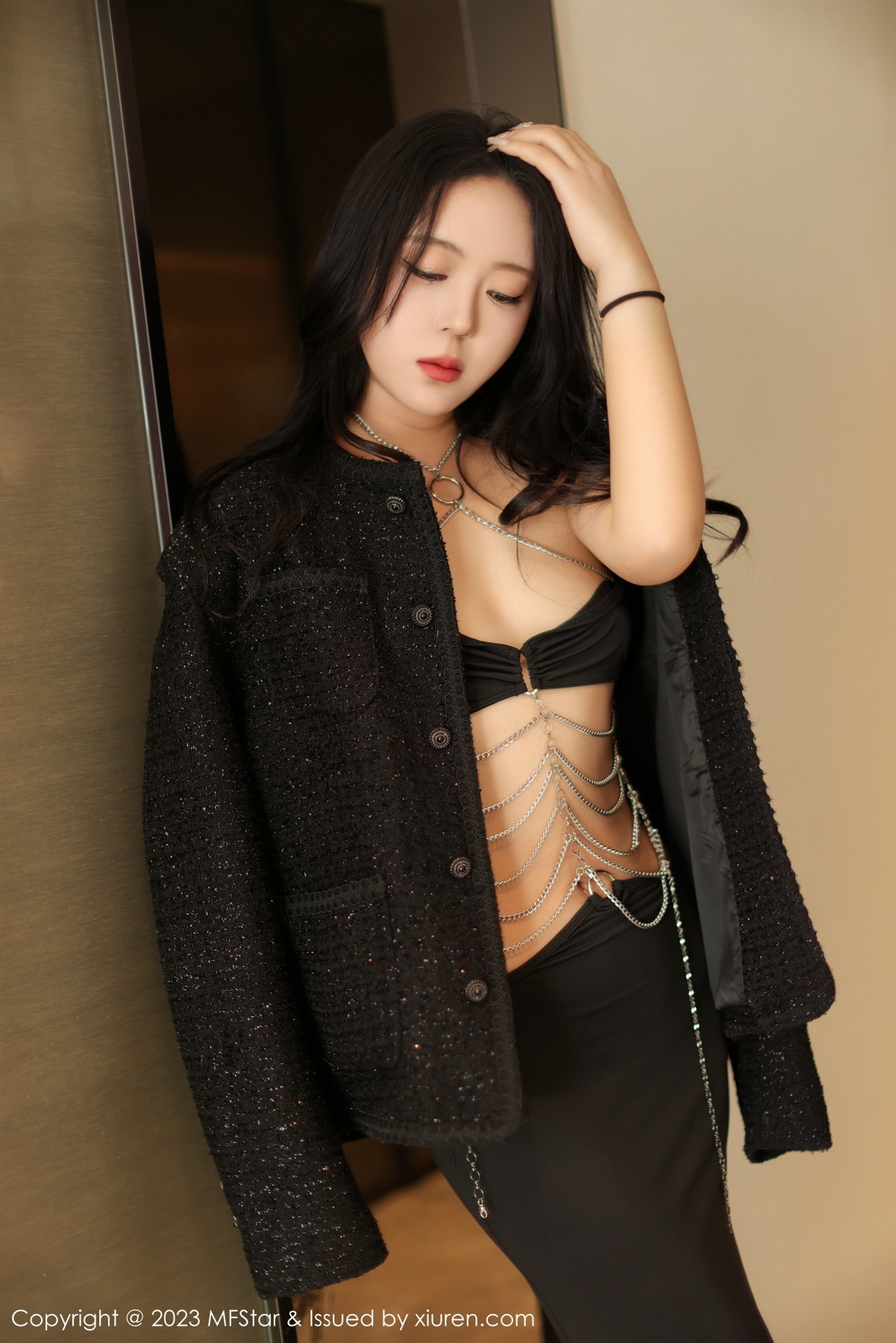 Xgyw.Net_[MFStar模范学院]Vol.583_模特露露luncy性感黑色服饰配黑色长裙秀丰腴身姿迷人诱惑写真73P