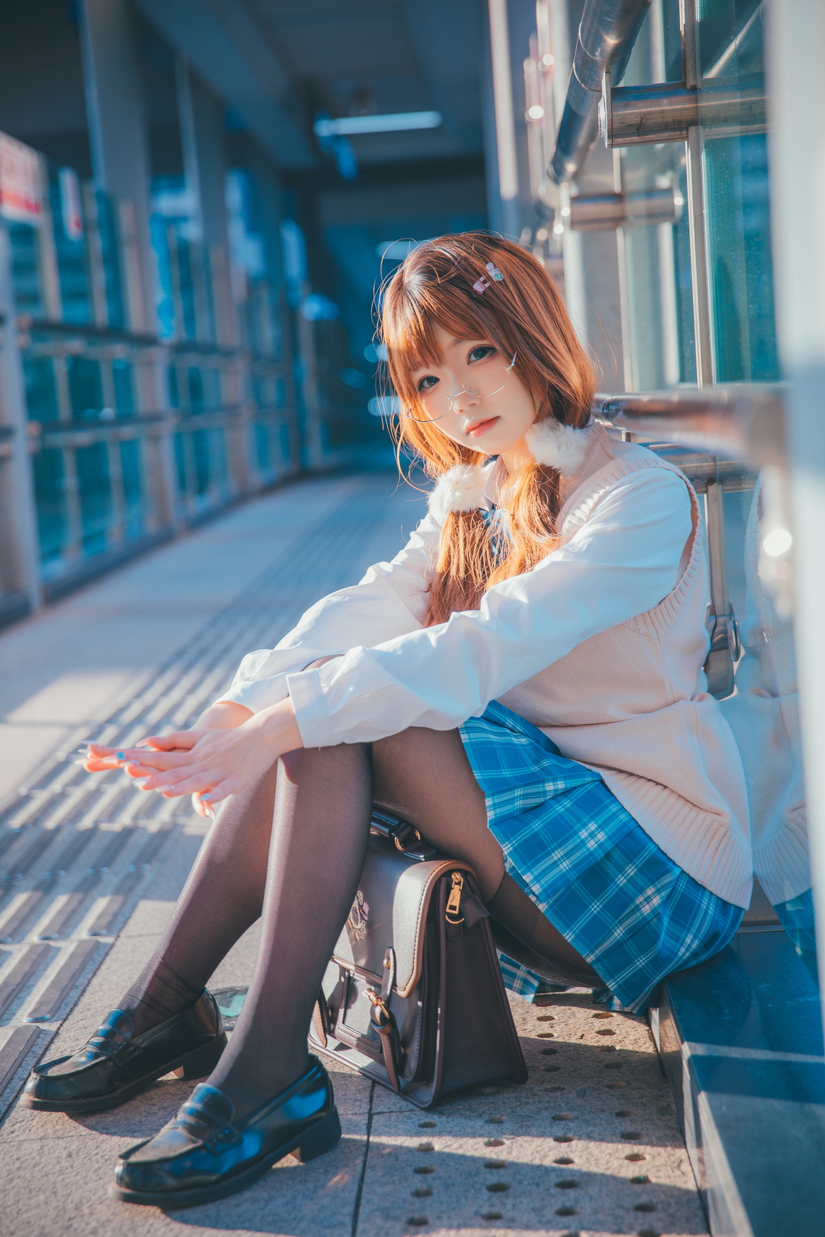 Xgyw.Net_Cos小姐姐雪琪JK夕阳主题学校里性感学生制服露超薄黑丝裤袜秀美腿迷人写真25P
