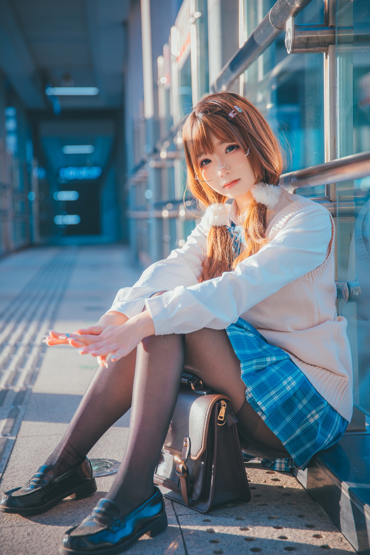 Xgyw.Net_Cos小姐姐雪琪JK夕阳主题学校里性感学生制服露超薄黑丝裤袜秀美腿迷人写真25P