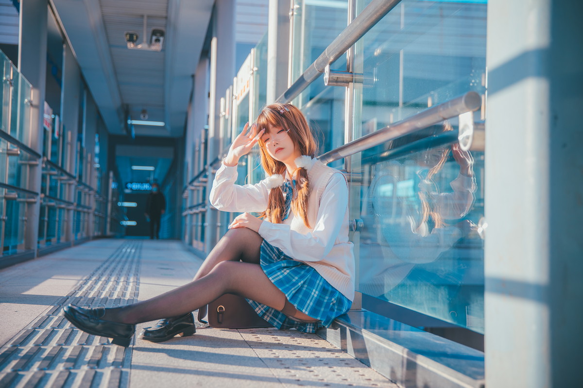 Xgyw.Net_Cos小姐姐雪琪JK夕阳主题学校里性感学生制服露超薄黑丝裤袜秀美腿迷人写真25P