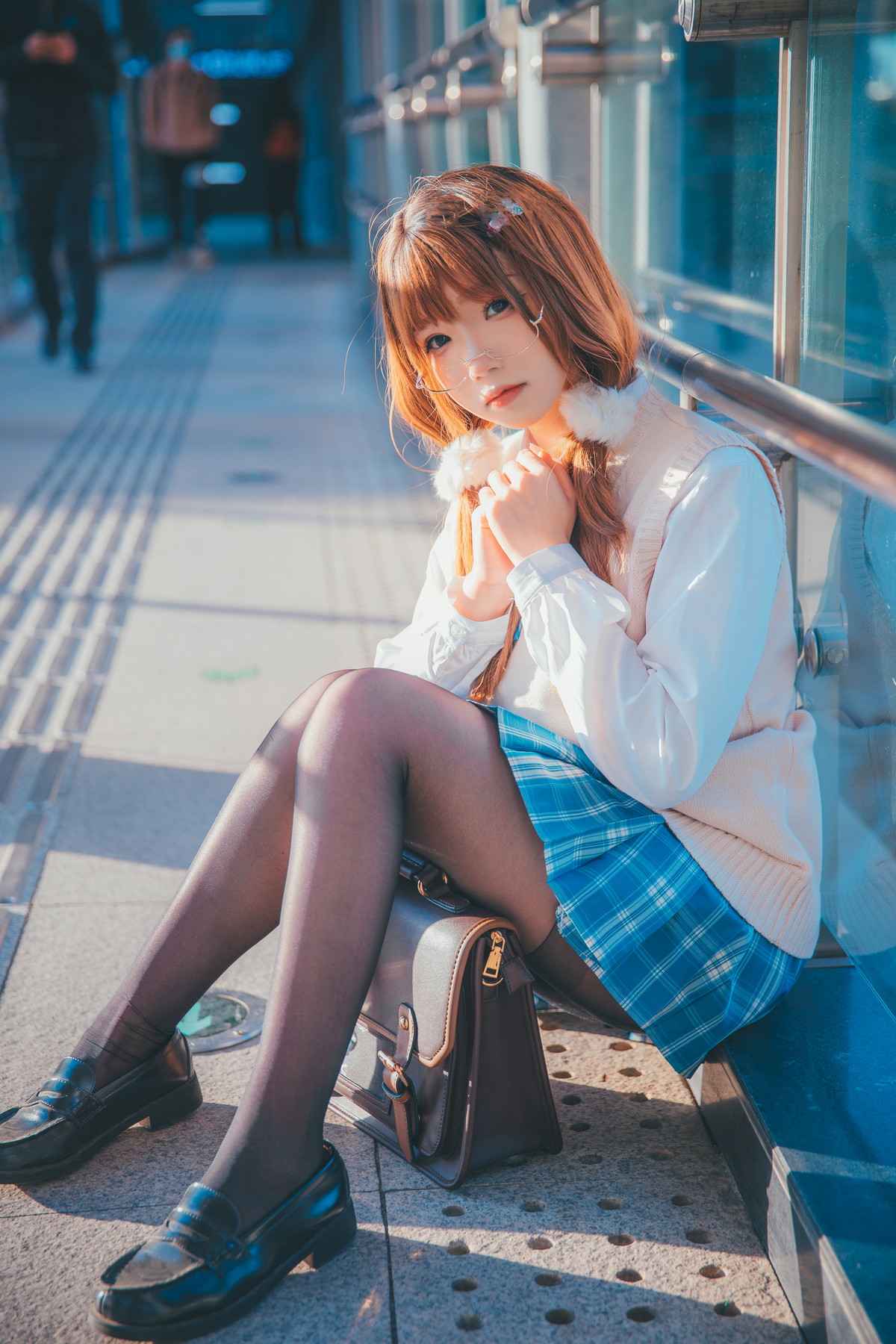 Xgyw.Net_Cos小姐姐雪琪JK夕阳主题学校里性感学生制服露超薄黑丝裤袜秀美腿迷人写真25P