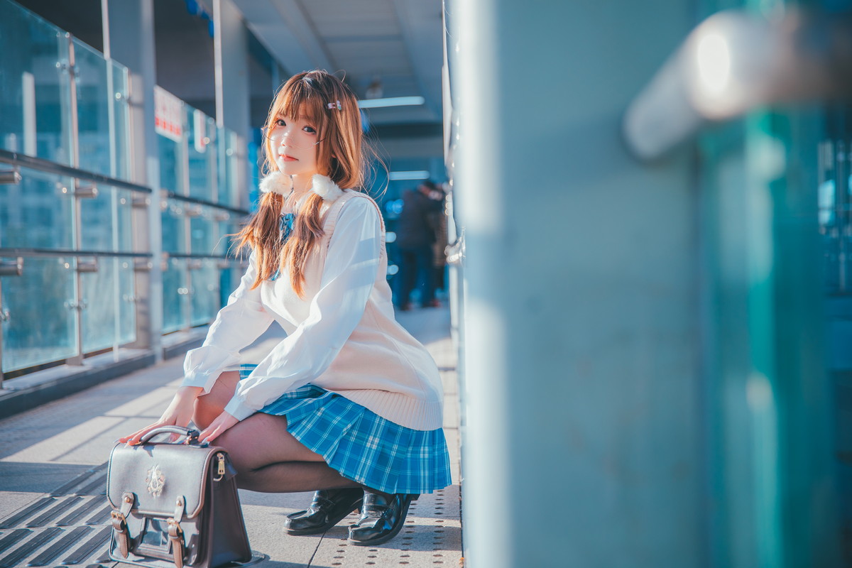 Xgyw.Net_Cos小姐姐雪琪JK夕阳主题学校里性感学生制服露超薄黑丝裤袜秀美腿迷人写真25P