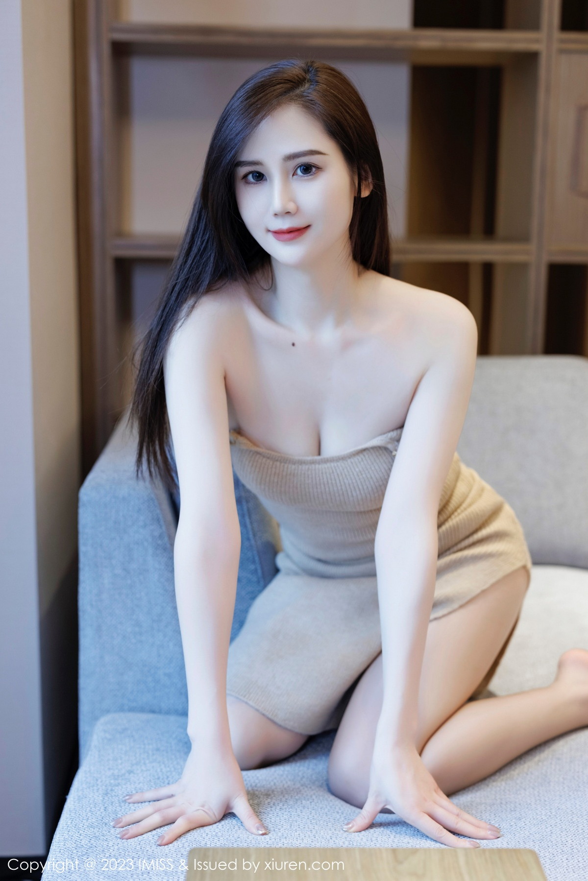 Xgyw.Net_[IMISS爱蜜社]Vol.714_气质女神SISY思脱性感驼色吊带裙露橙色内衣原色丝袜诱惑写真48P