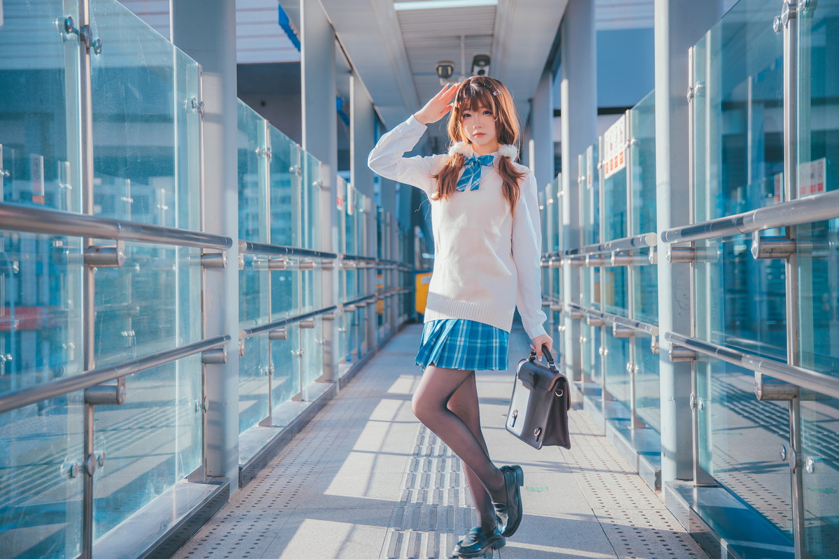 Xgyw.Net_Cos小姐姐雪琪JK夕阳主题学校里性感学生制服露超薄黑丝裤袜秀美腿迷人写真25P