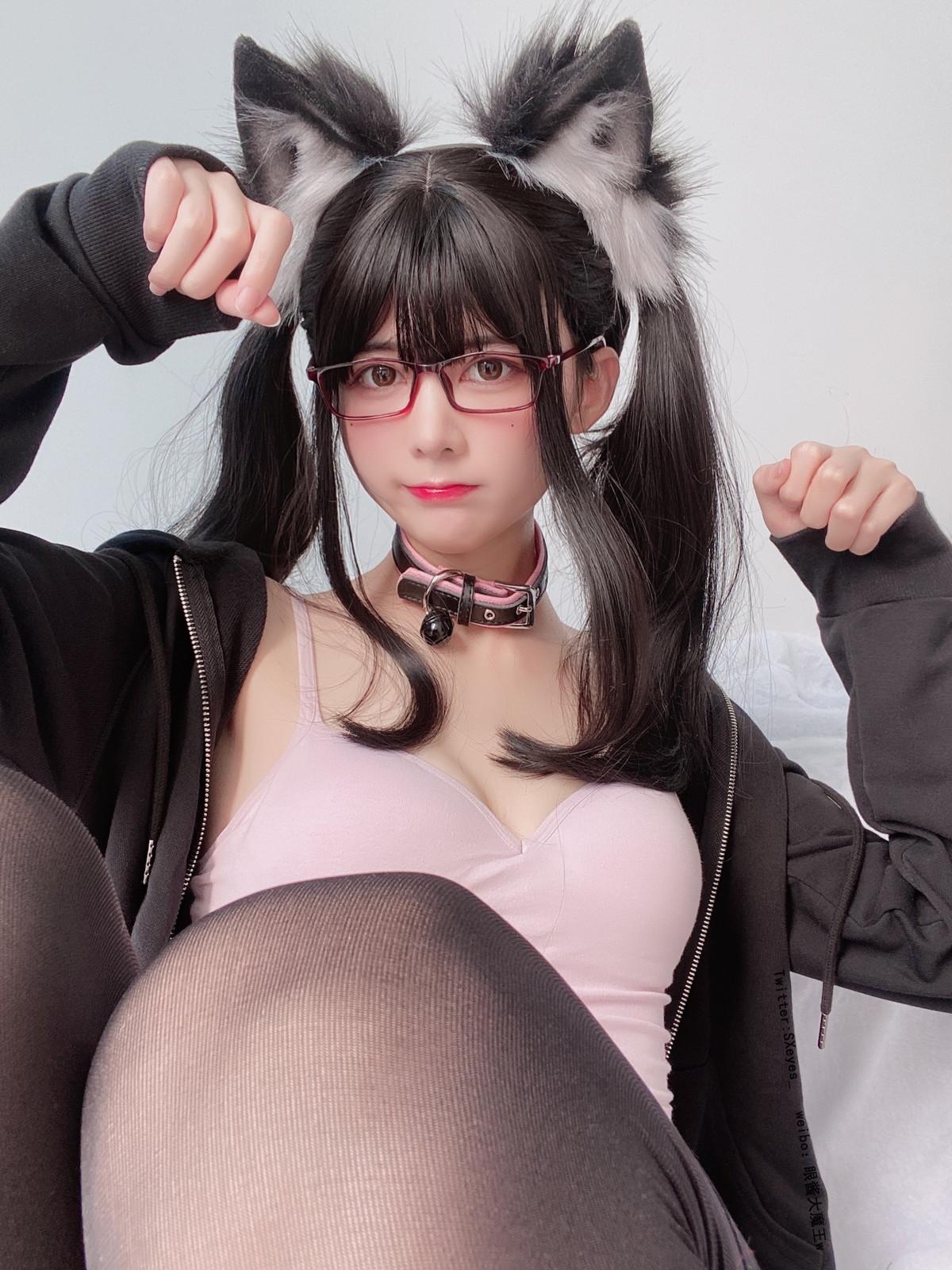 Xgyw.Net_萌妹子眼酱大魔王w黑猫主题脱黑色外衣露性感粉色内衣秀豪乳翘臀诱惑写真26P
