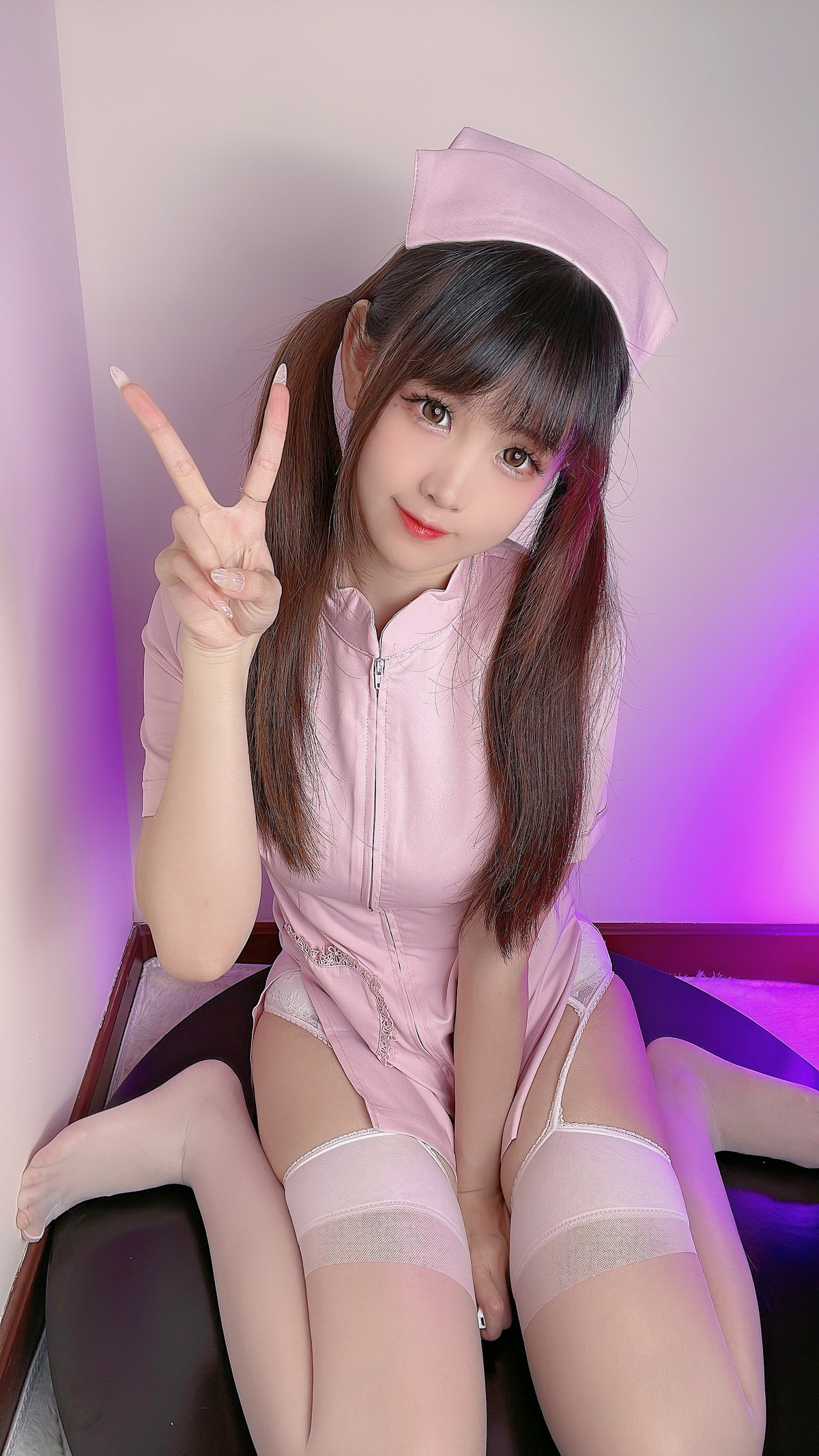 Xgyw.Net_网络美女miko酱ww护士姐姐主题性感粉色护士装配肉丝吊袜秀美腿玉足迷人写真27P