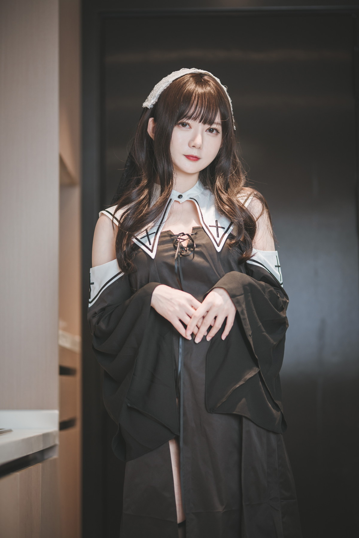Xgyw.Net_网络美女51酱修女主题私房床上性感黑色修女服饰配黑丝吊袜秀翘臀美腿诱惑写真33P