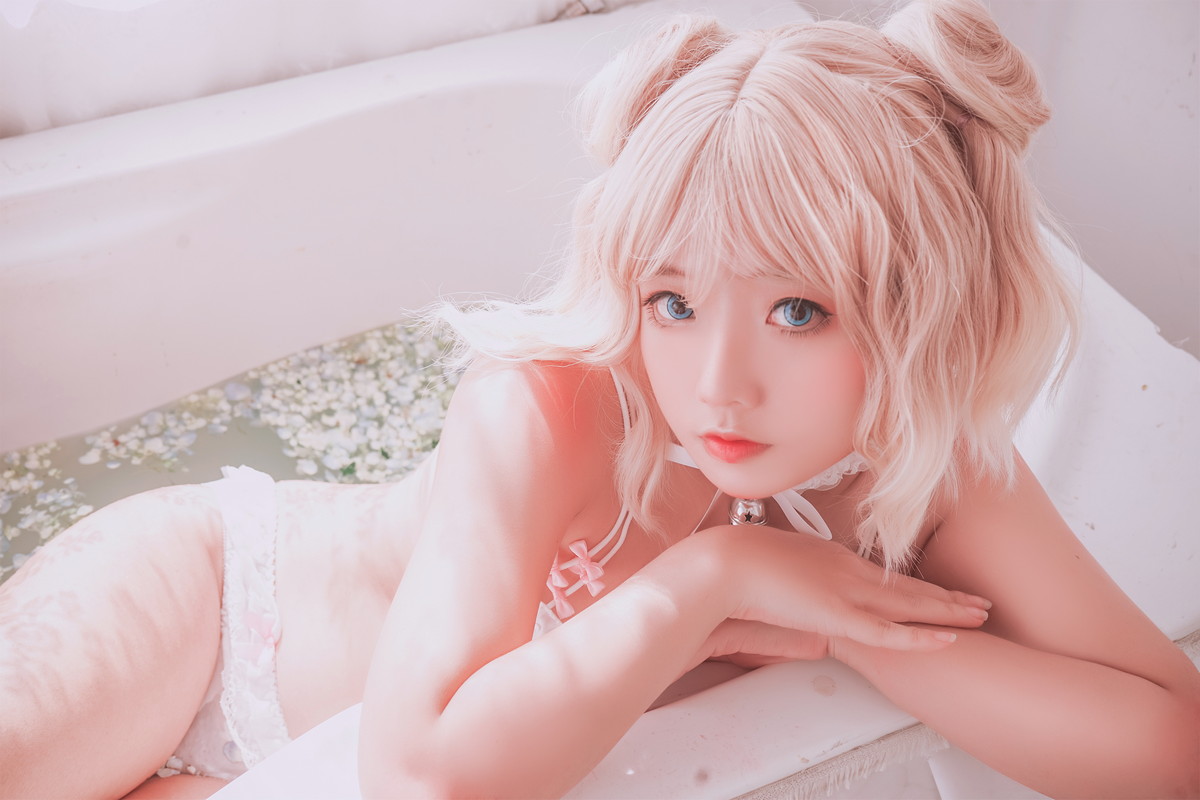 Xgyw.Net_越南小姐姐Messie Huang-Pure Bath主题私房浴缸里花瓣浴情趣内衣诱惑写真26P