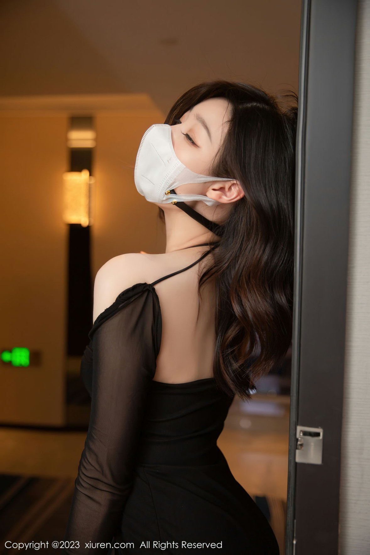 Xgyw.Net_XiuRen第6204期_模特是小逗逗性感黑色服饰配黑丝袜半脱秀曼妙身姿迷人写真89P