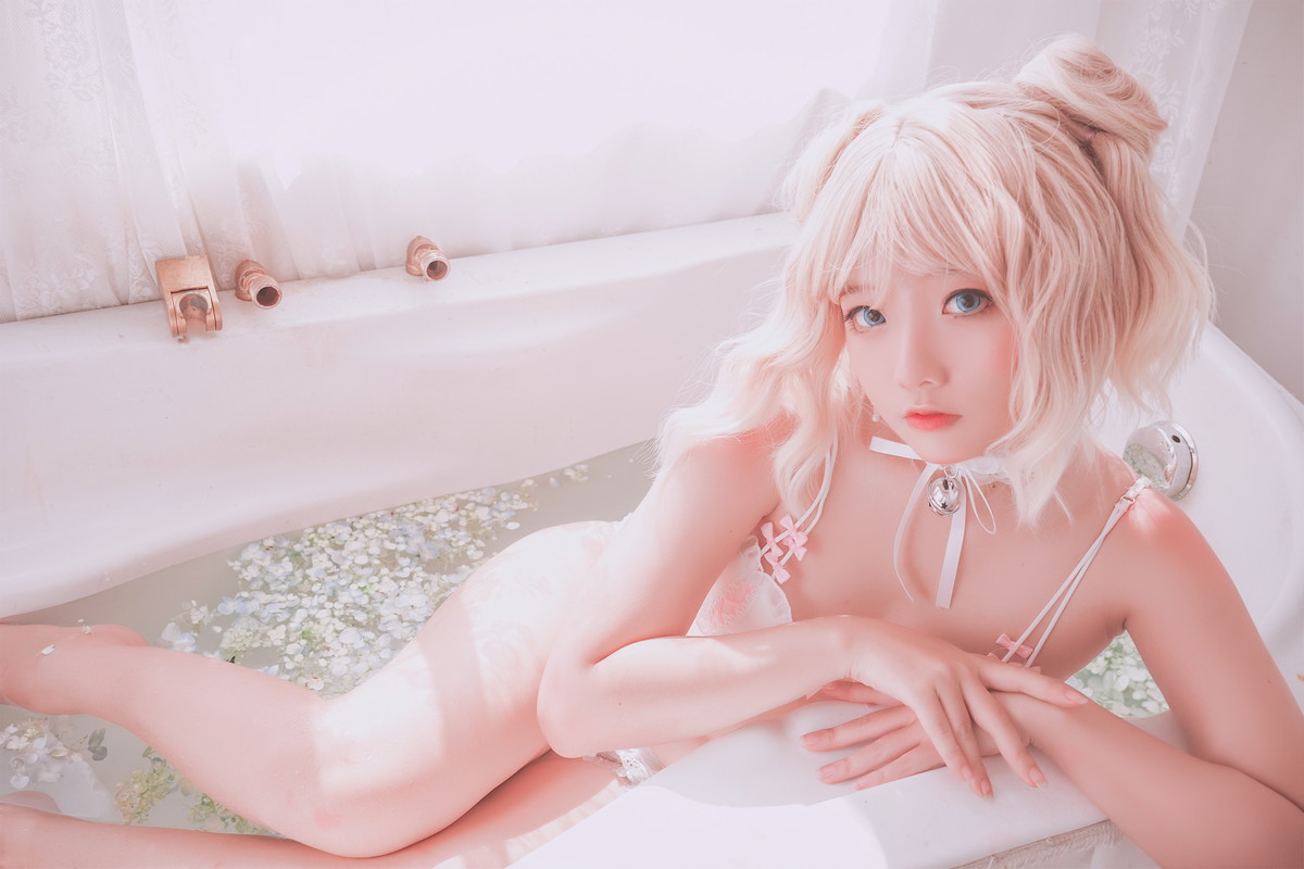 Xgyw.Net_越南小姐姐Messie Huang-Pure Bath主题私房浴缸里花瓣浴情趣内衣诱惑写真26P
