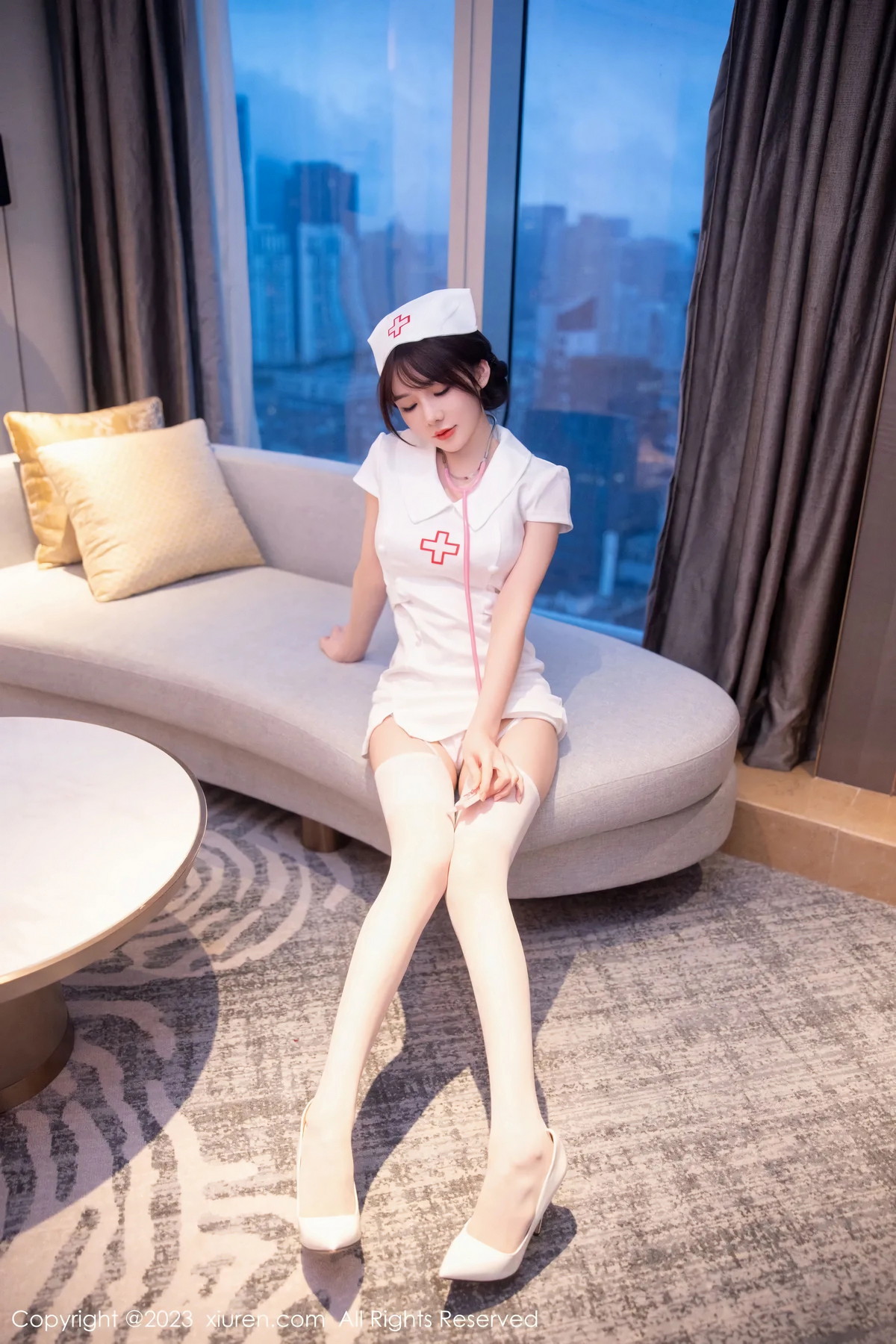 Xgyw.Net_XiuRen第6221期_模特婠婠么性感白色情趣护士服配白丝吊袜秀曼妙身姿绝美写真81P