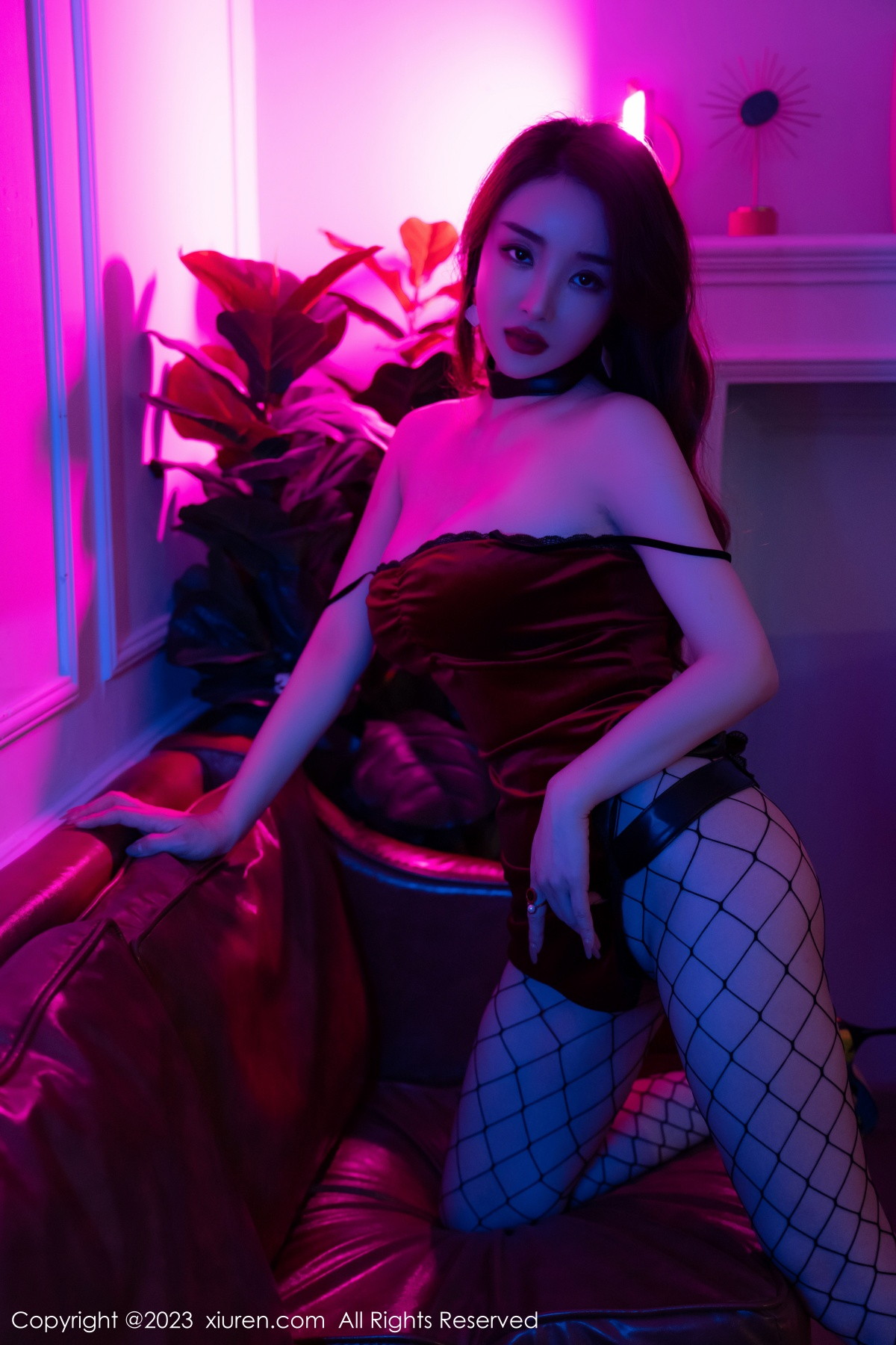 Xgyw.Net_XiuRen第6192期_新人雨儿1494性感红色吊带短裙配网格丝袜秀苗条身姿迷人写真60P