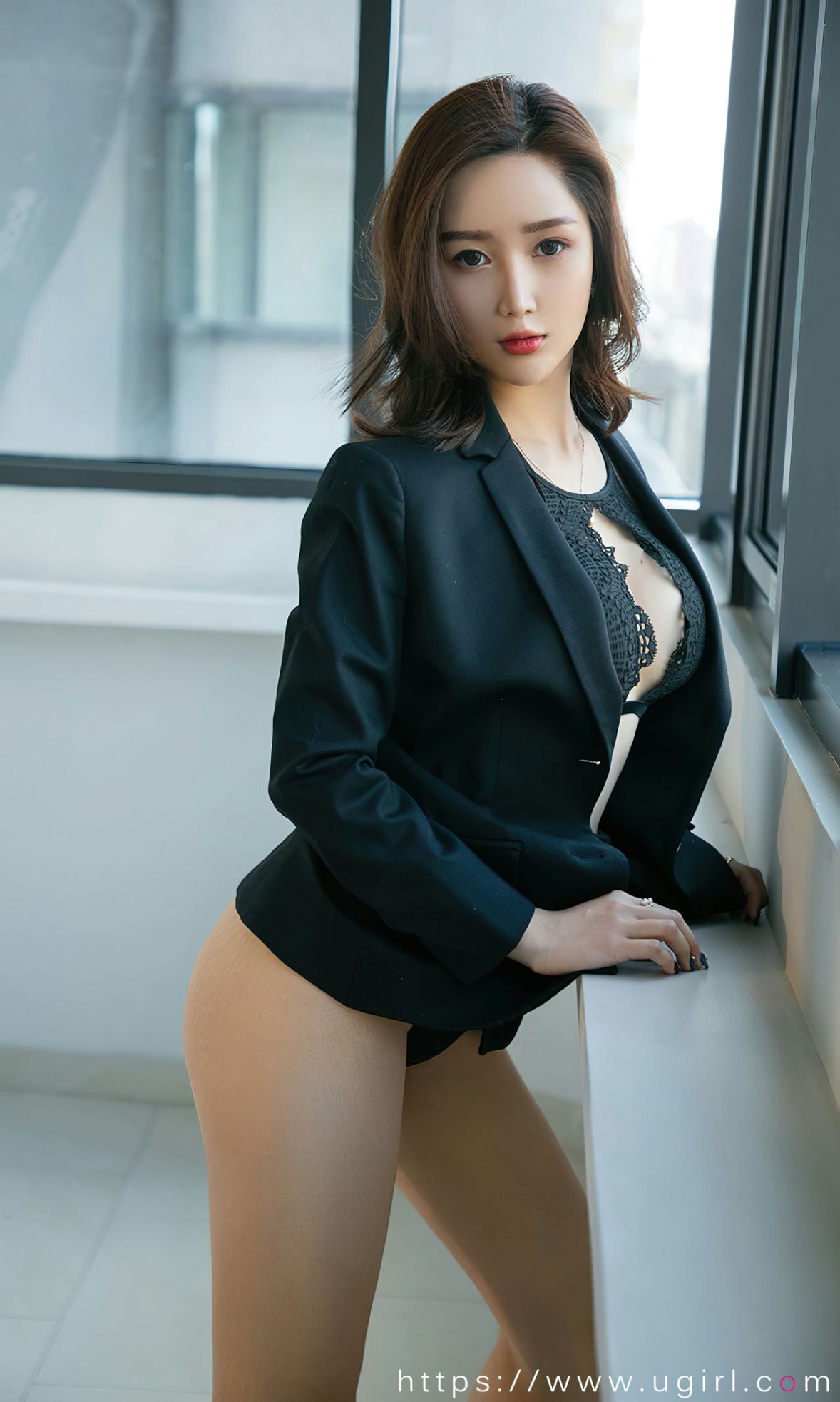 Xgyw.Net_[Ugirls爱尤物]No.2510_模特李莉莉私房性感黑色缕空蕾丝内衣 低胸吊裙迷人诱惑写真35P