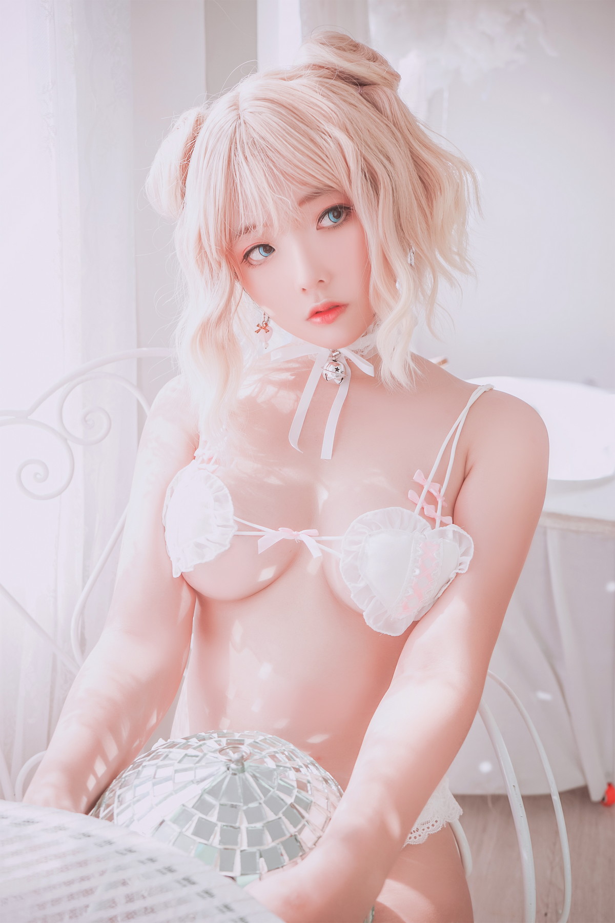 Xgyw.Net_越南小姐姐Messie Huang-Pure Bath主题私房浴缸里花瓣浴情趣内衣诱惑写真26P