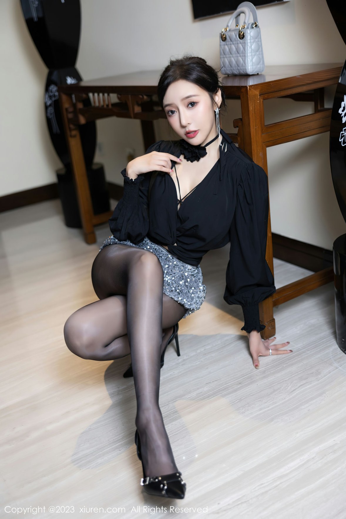 Xgyw.Net_XiuRen第6215期_女神王馨瑶yanni私房半脱露性感黑色蕾丝内衣配开档黑丝诱惑写真80P