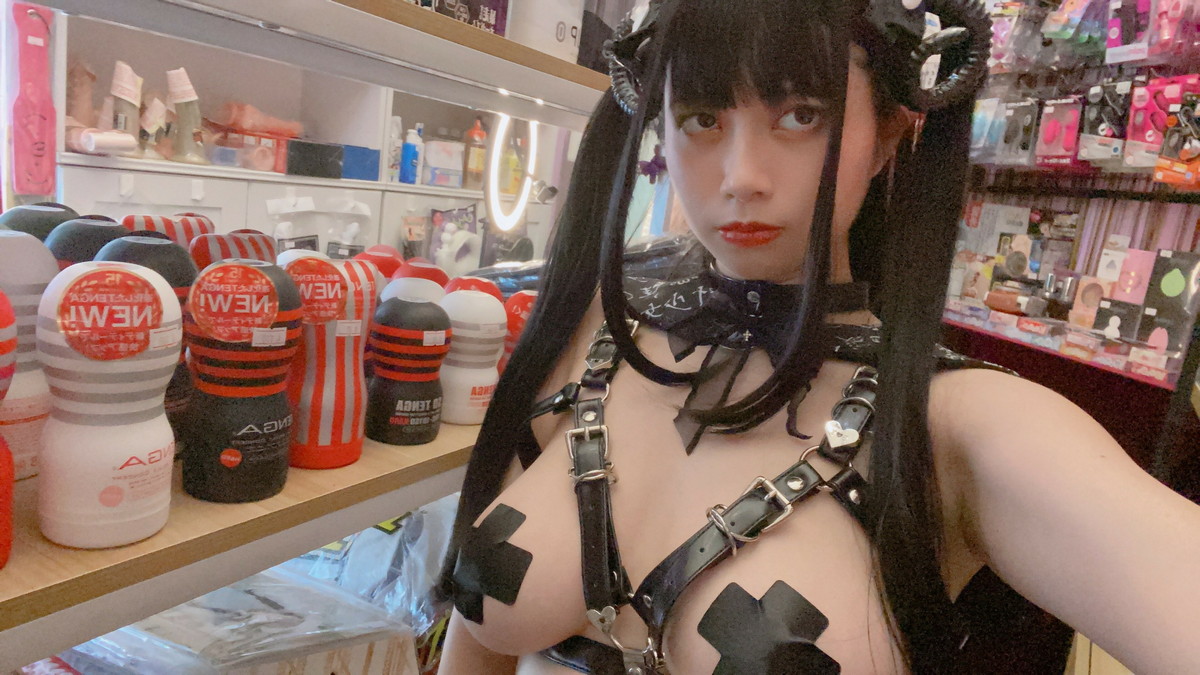 Xgyw.Net_网络美女Hieey Heika嗨兒魅魔主题性感黑色带子情趣服饰露豪乳遮点诱惑写真92P