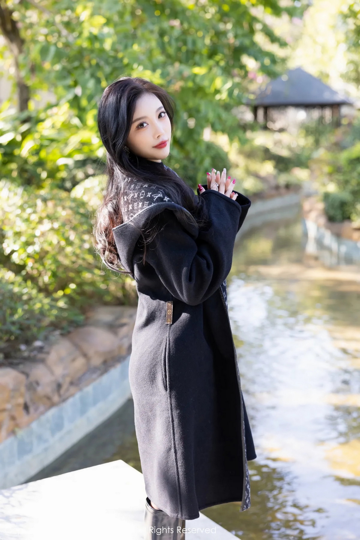 Xgyw.Net_XiuRen第6229期_女神杨晨晨Yome脱黑色外衣露性感黑色蕾丝内衣完美诱惑写真73P
