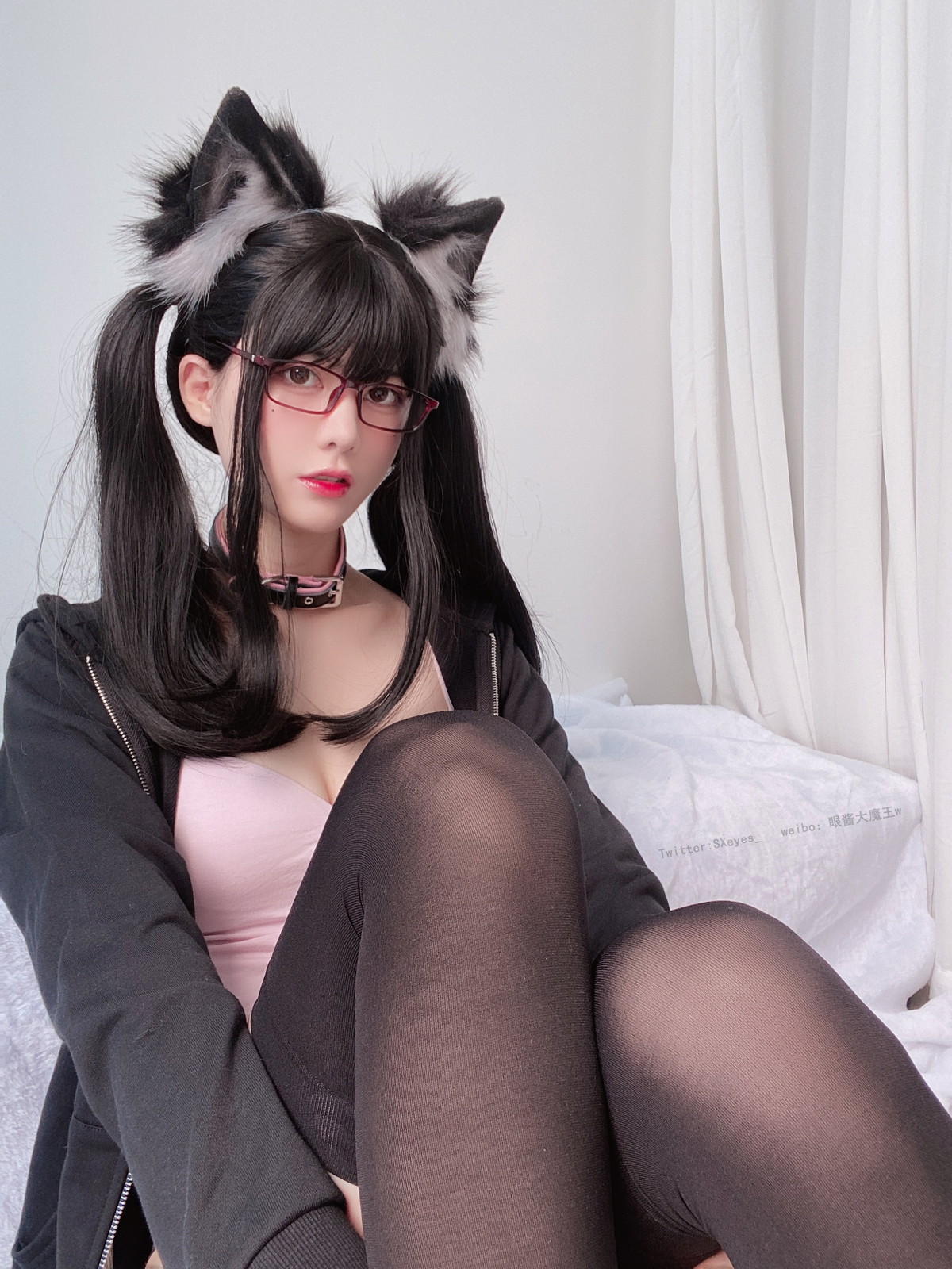 Xgyw.Net_萌妹子眼酱大魔王w黑猫主题脱黑色外衣露性感粉色内衣秀豪乳翘臀诱惑写真26P