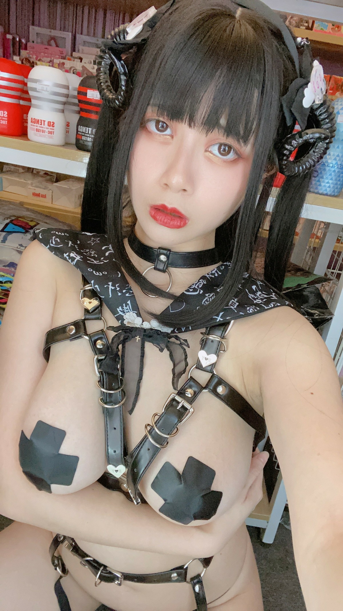 Xgyw.Net_网络美女Hieey Heika嗨兒魅魔主题性感黑色带子情趣服饰露豪乳遮点诱惑写真92P