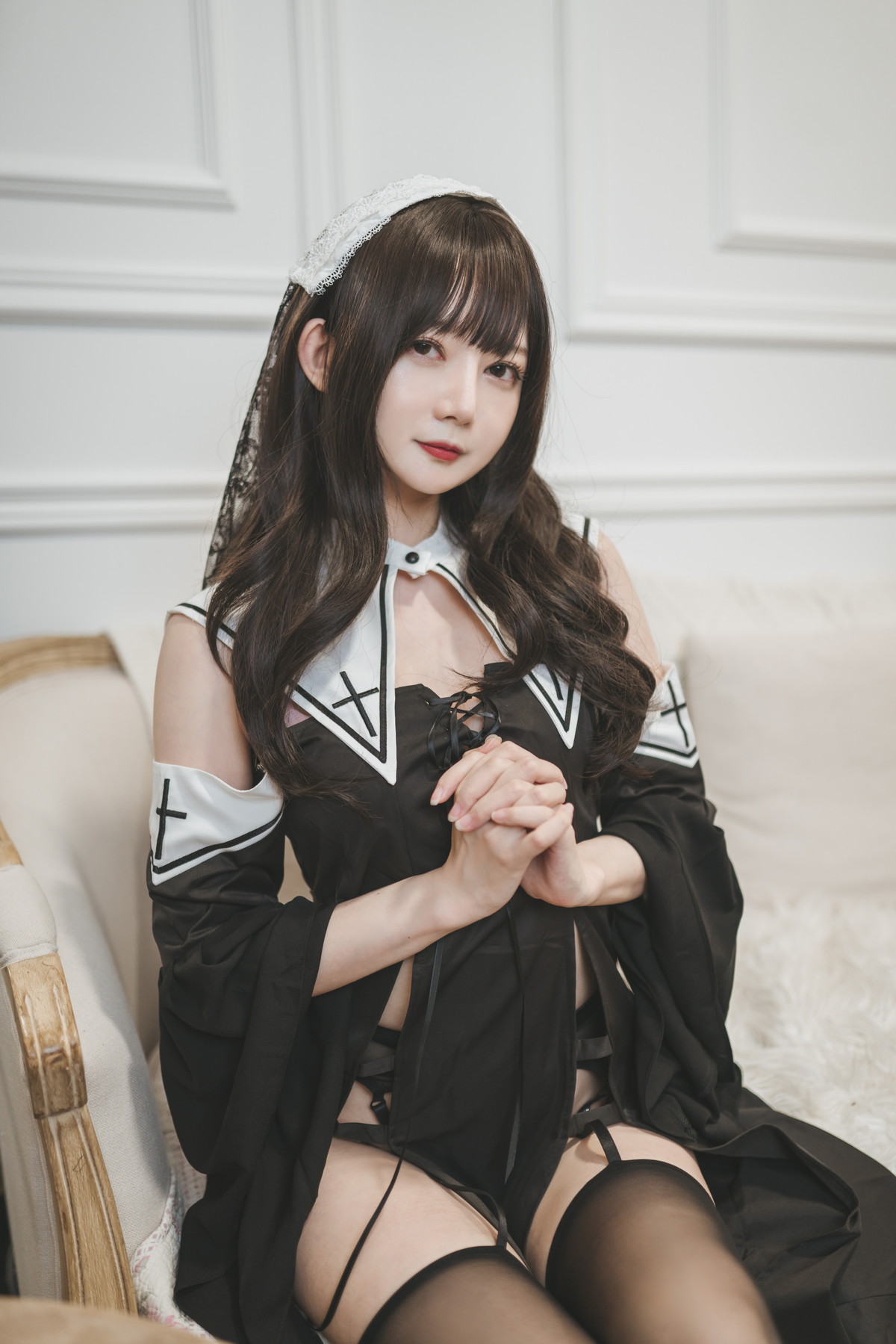 Xgyw.Net_网络美女51酱修女主题私房床上性感黑色修女服饰配黑丝吊袜秀翘臀美腿诱惑写真33P