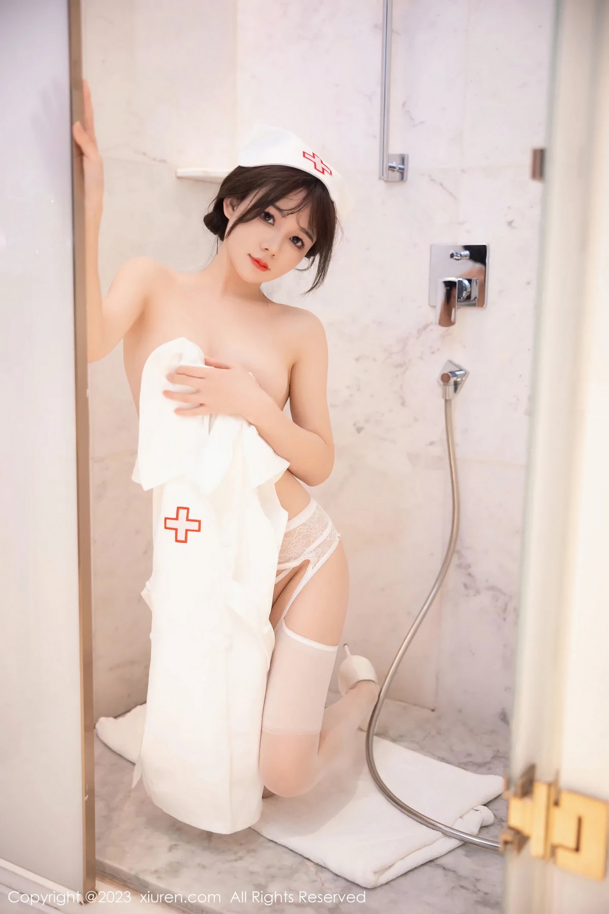 Xgyw.Net_XiuRen第6221期_模特婠婠么性感白色情趣护士服配白丝吊袜秀曼妙身姿绝美写真81P