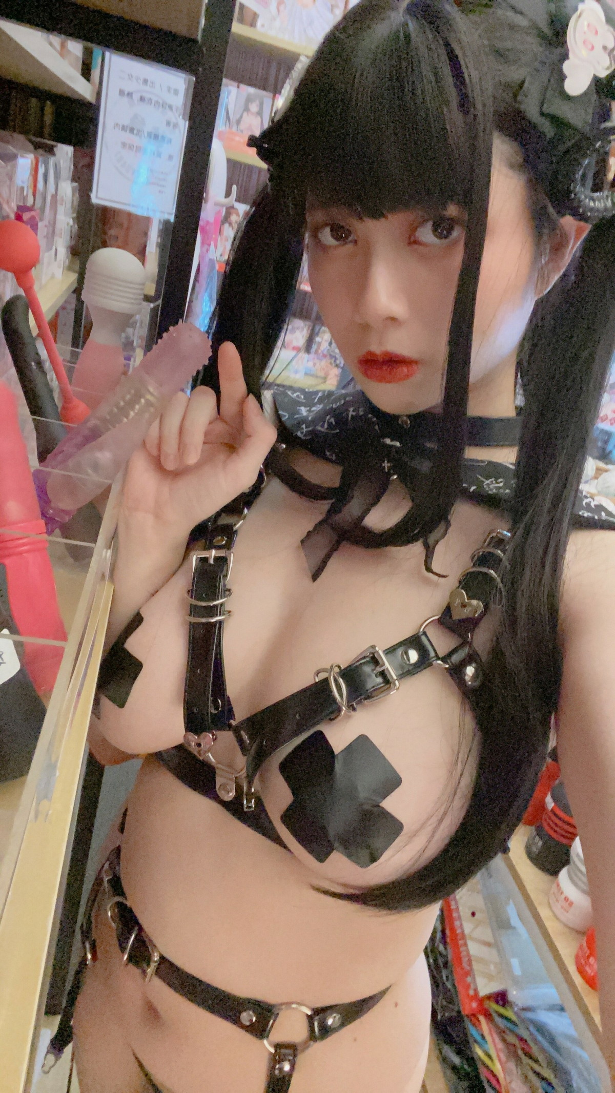 Xgyw.Net_网络美女Hieey Heika嗨兒魅魔主题性感黑色带子情趣服饰露豪乳遮点诱惑写真92P