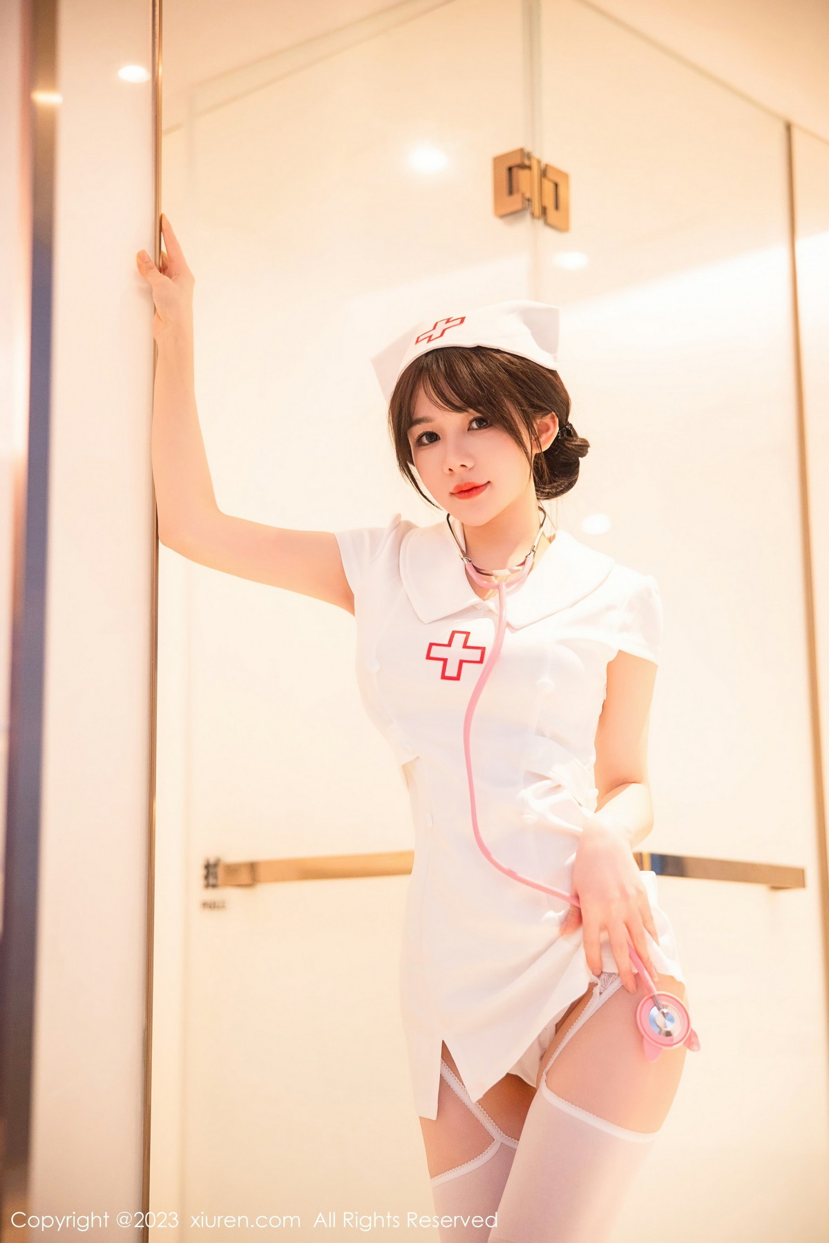 Xgyw.Net_XiuRen第6221期_模特婠婠么性感白色情趣护士服配白丝吊袜秀曼妙身姿绝美写真81P